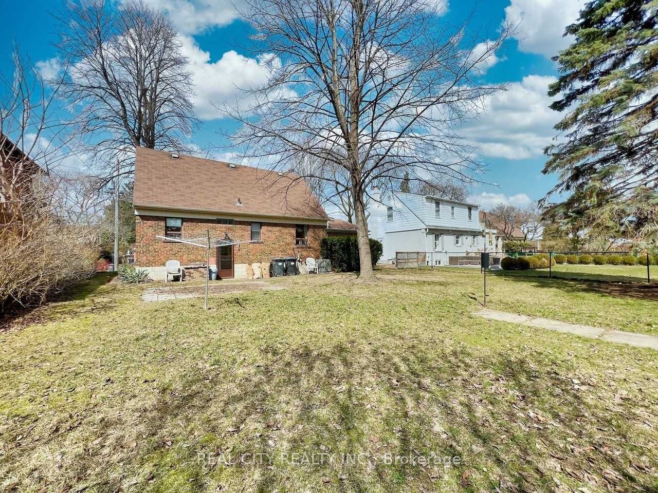 1166 Greening Ave