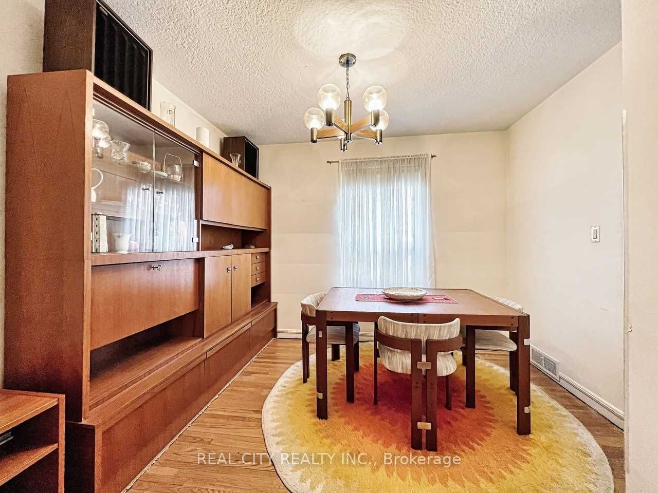 1166 Greening Ave