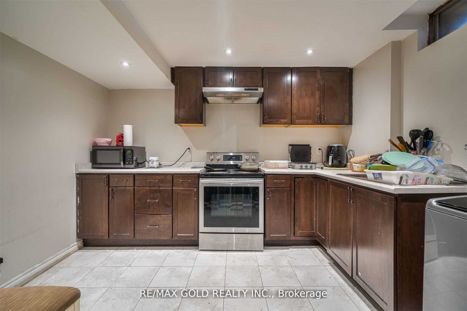229 Vodden Street W