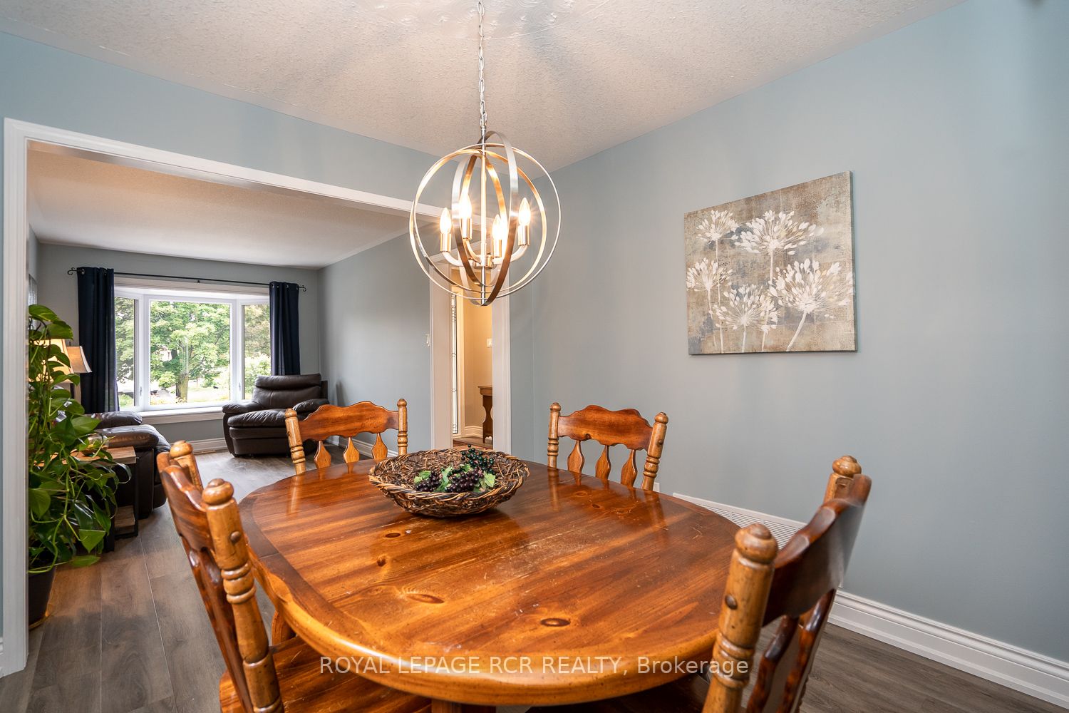 203 Walsh Cres