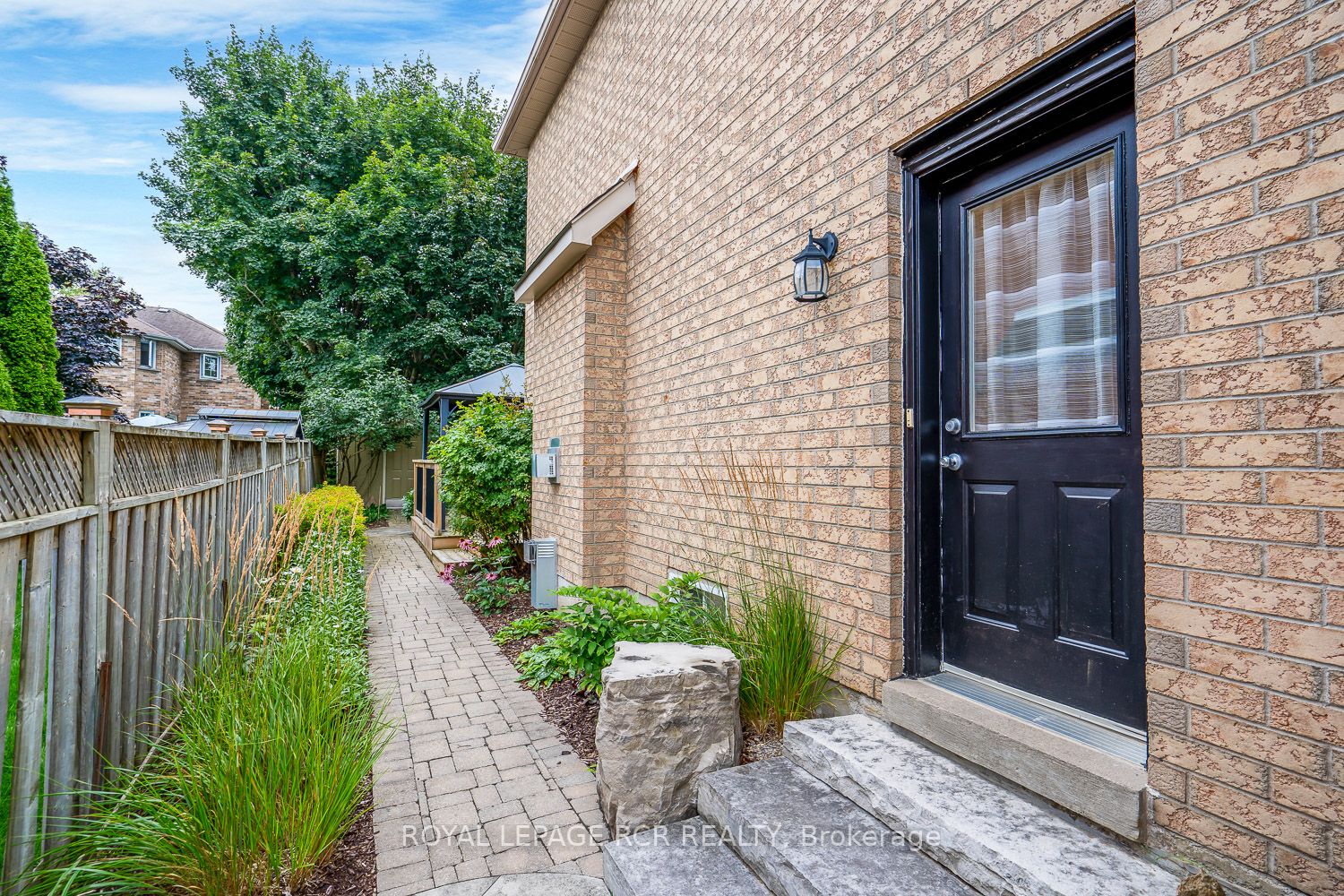 203 Walsh Cres