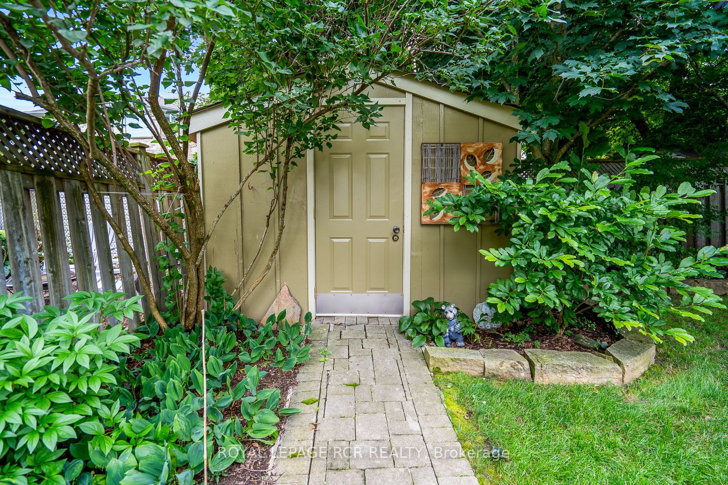 203 Walsh Cres