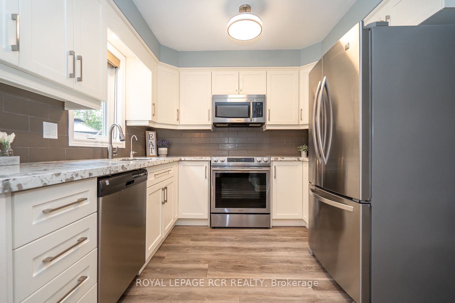 203 Walsh Cres