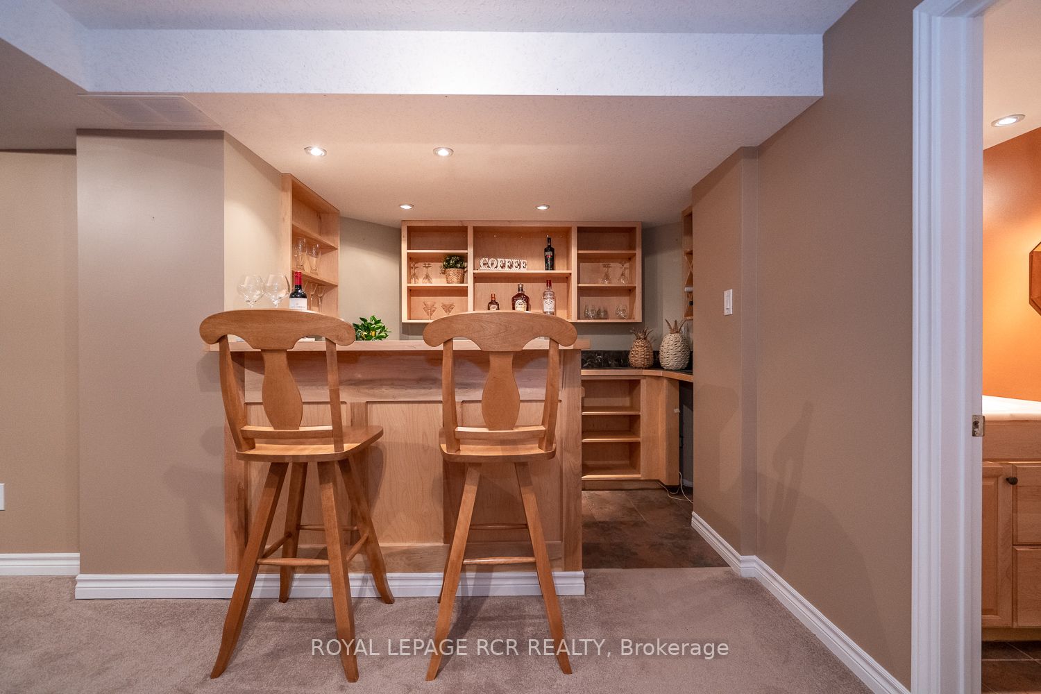 203 Walsh Cres
