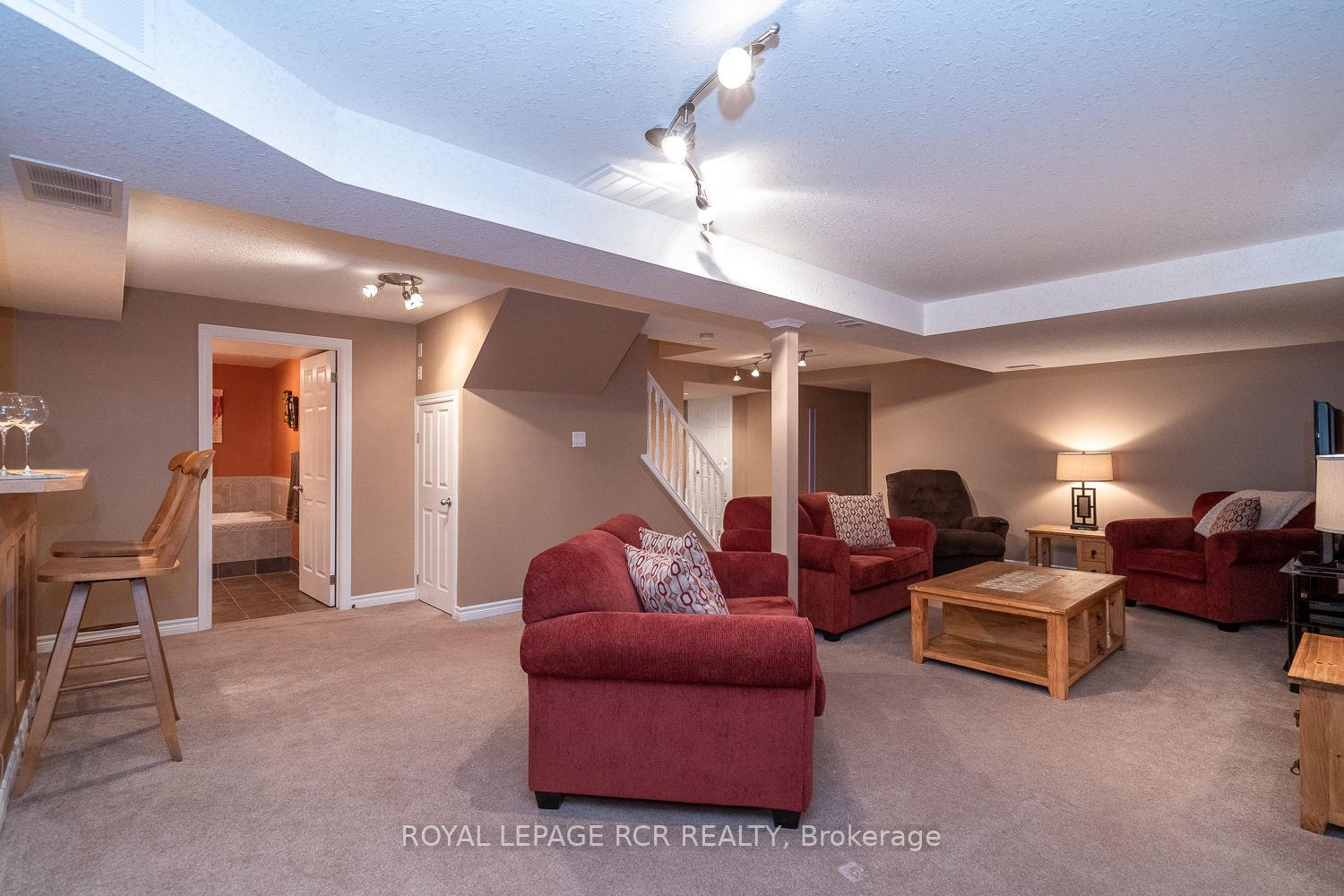 203 Walsh Cres