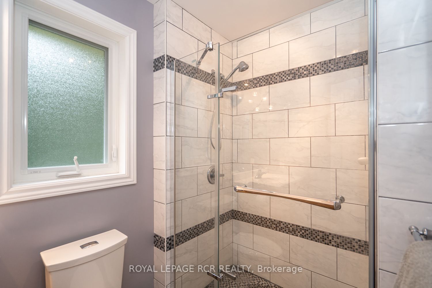 203 Walsh Cres