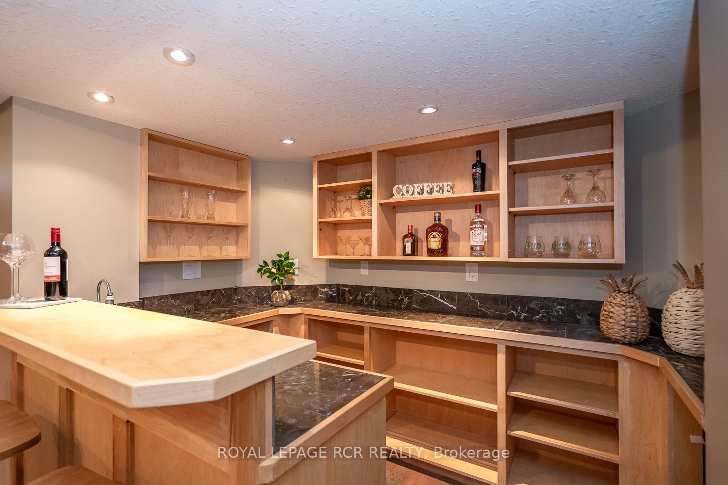 203 Walsh Cres