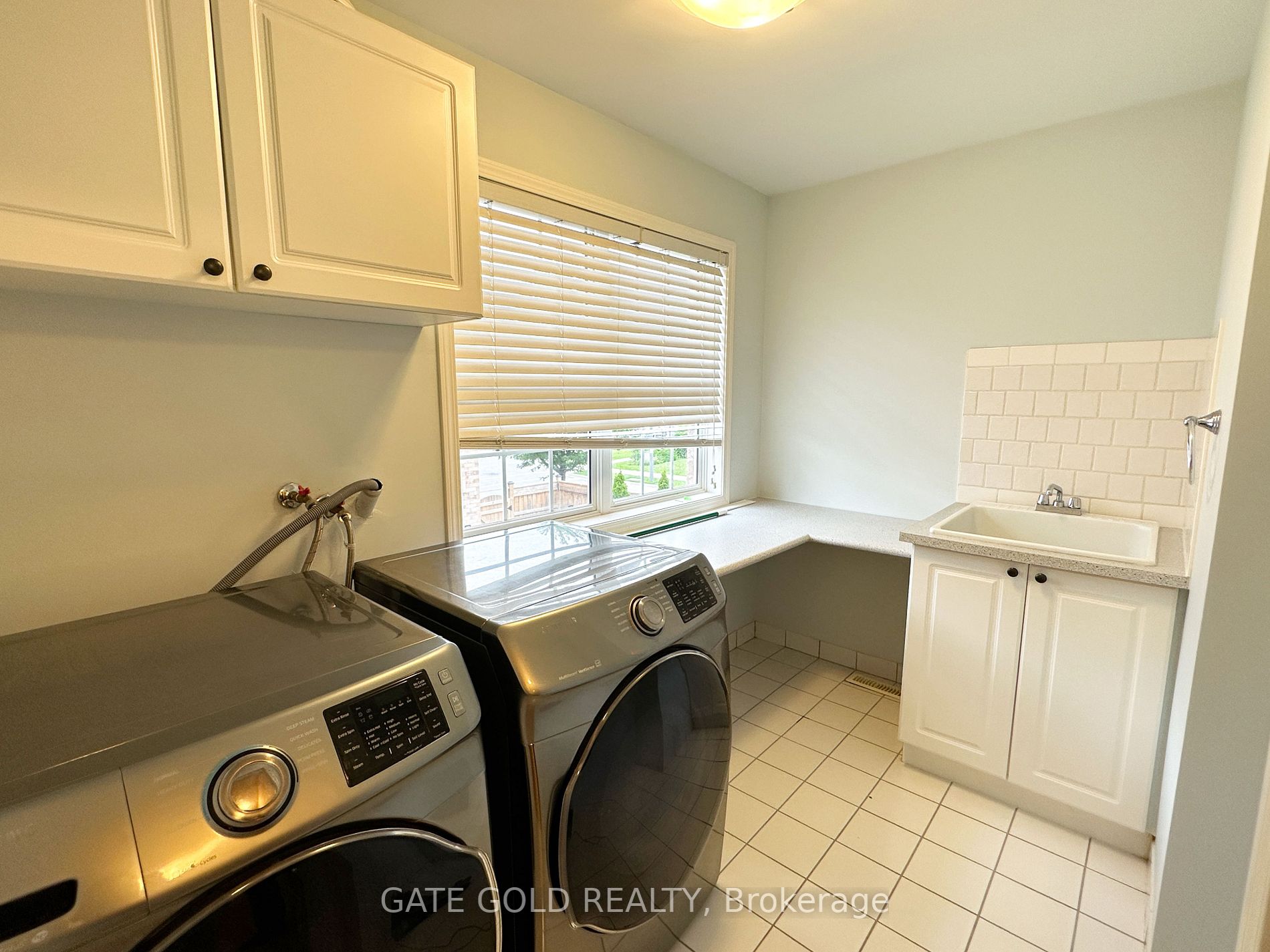1584 Ramshaw Crescent