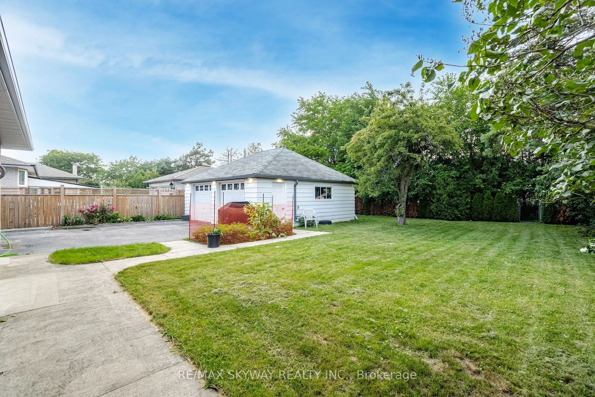 1111 Pinegrove Rd