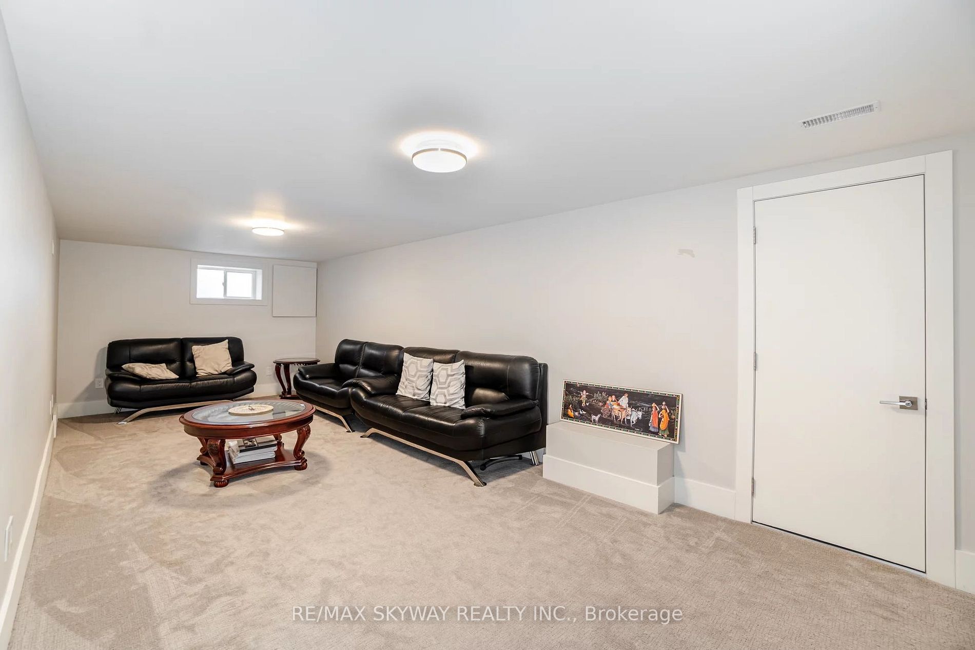 1111 Pinegrove Rd