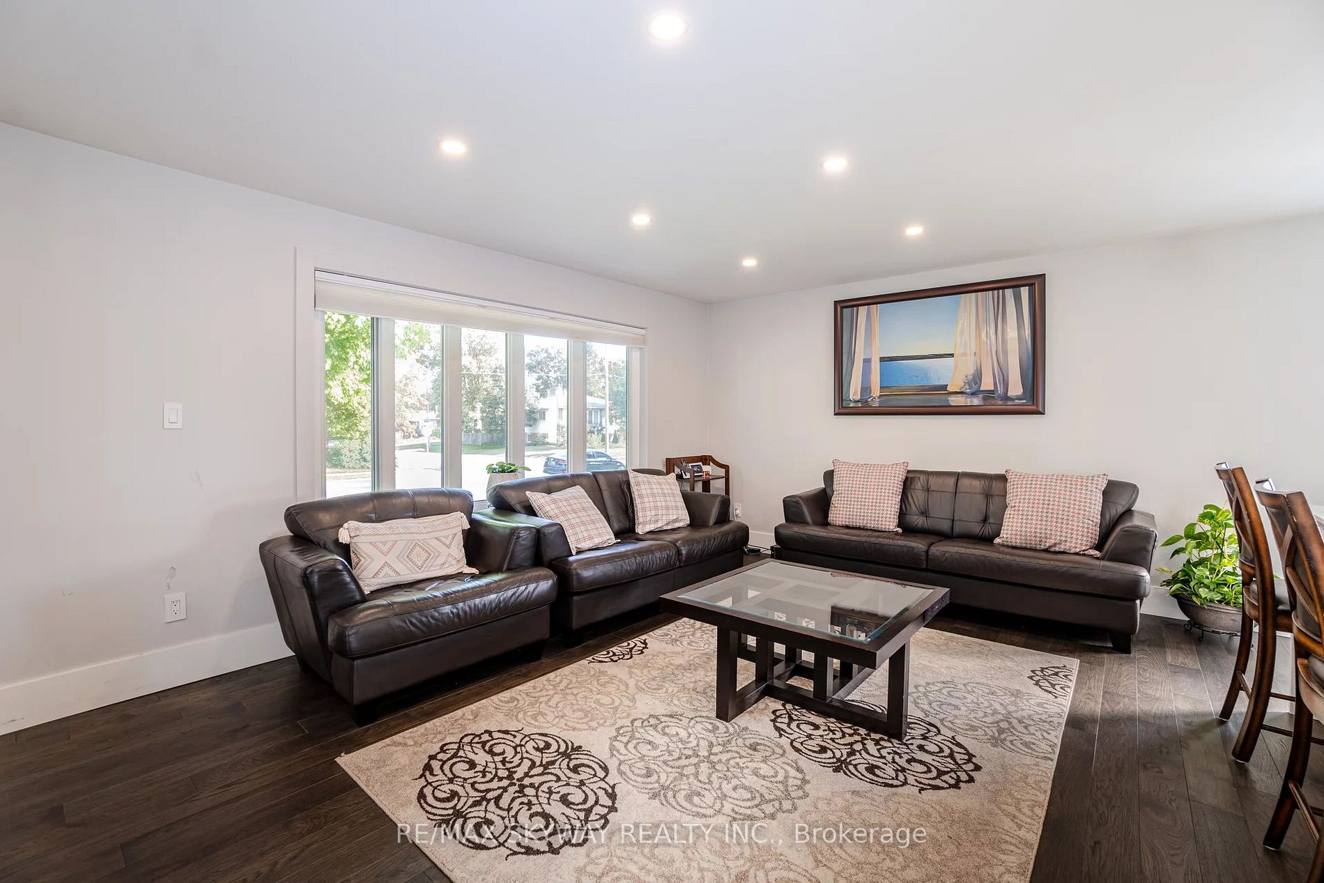 1111 Pinegrove Rd