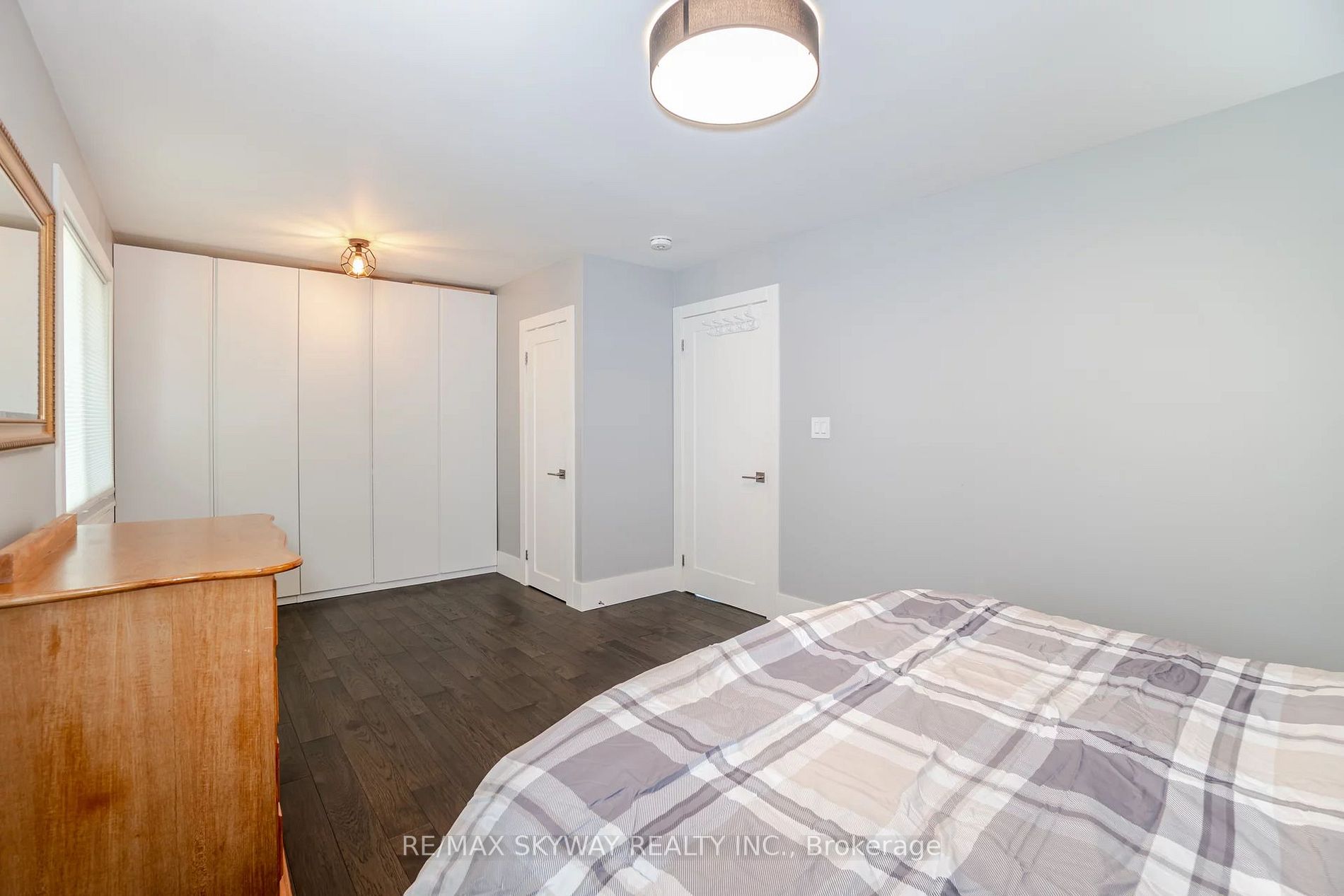 1111 Pinegrove Rd