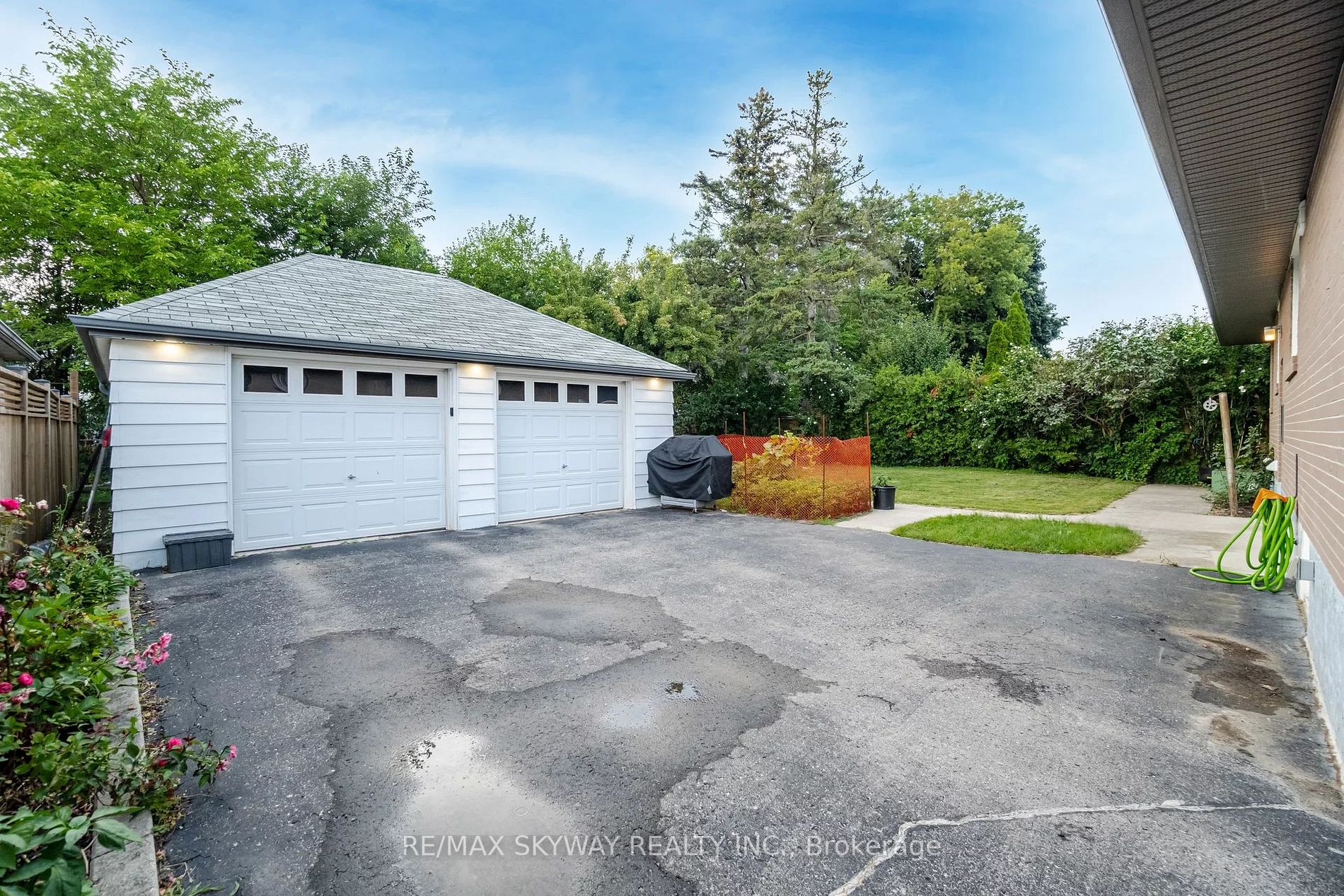 1111 Pinegrove Rd