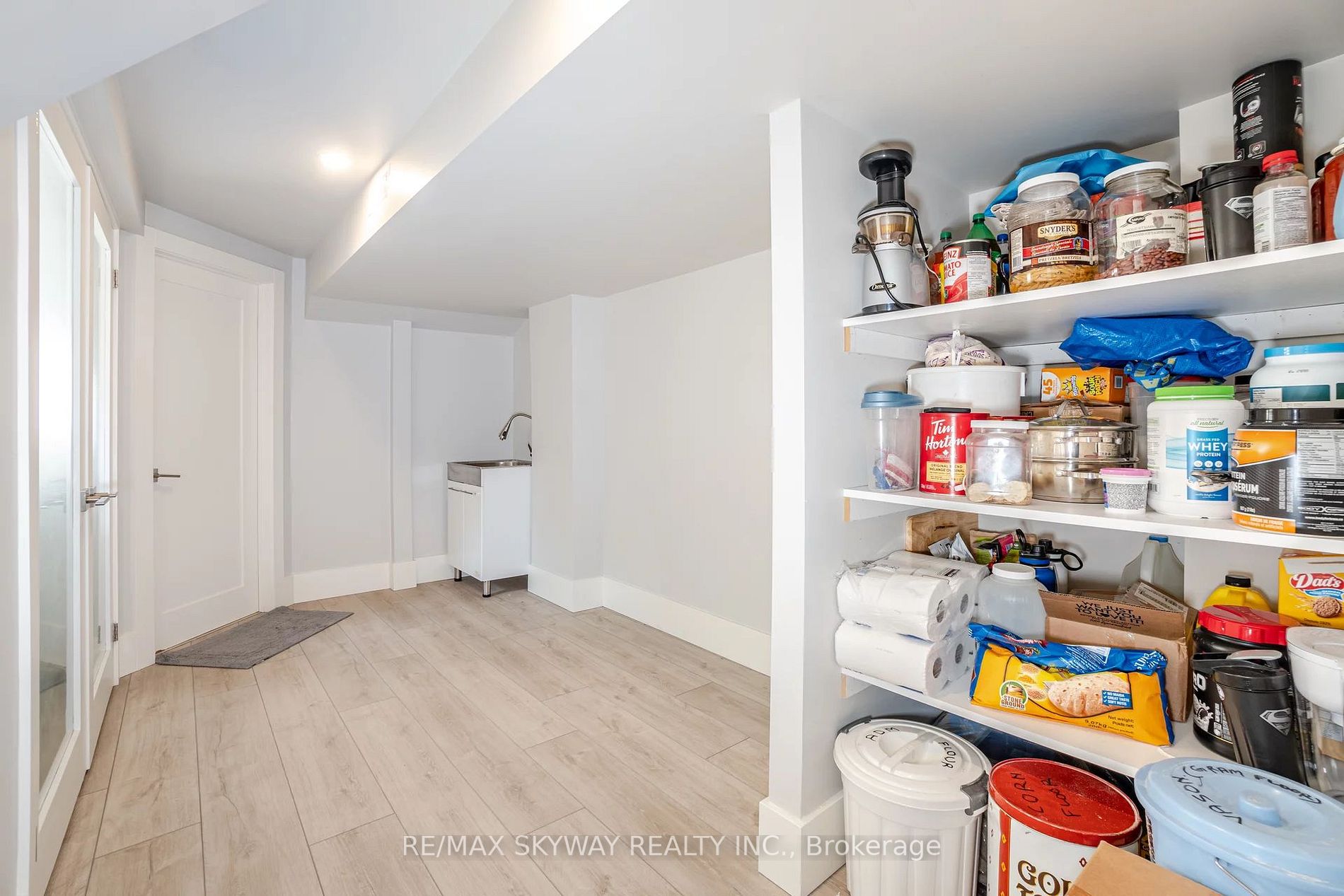 1111 Pinegrove Rd