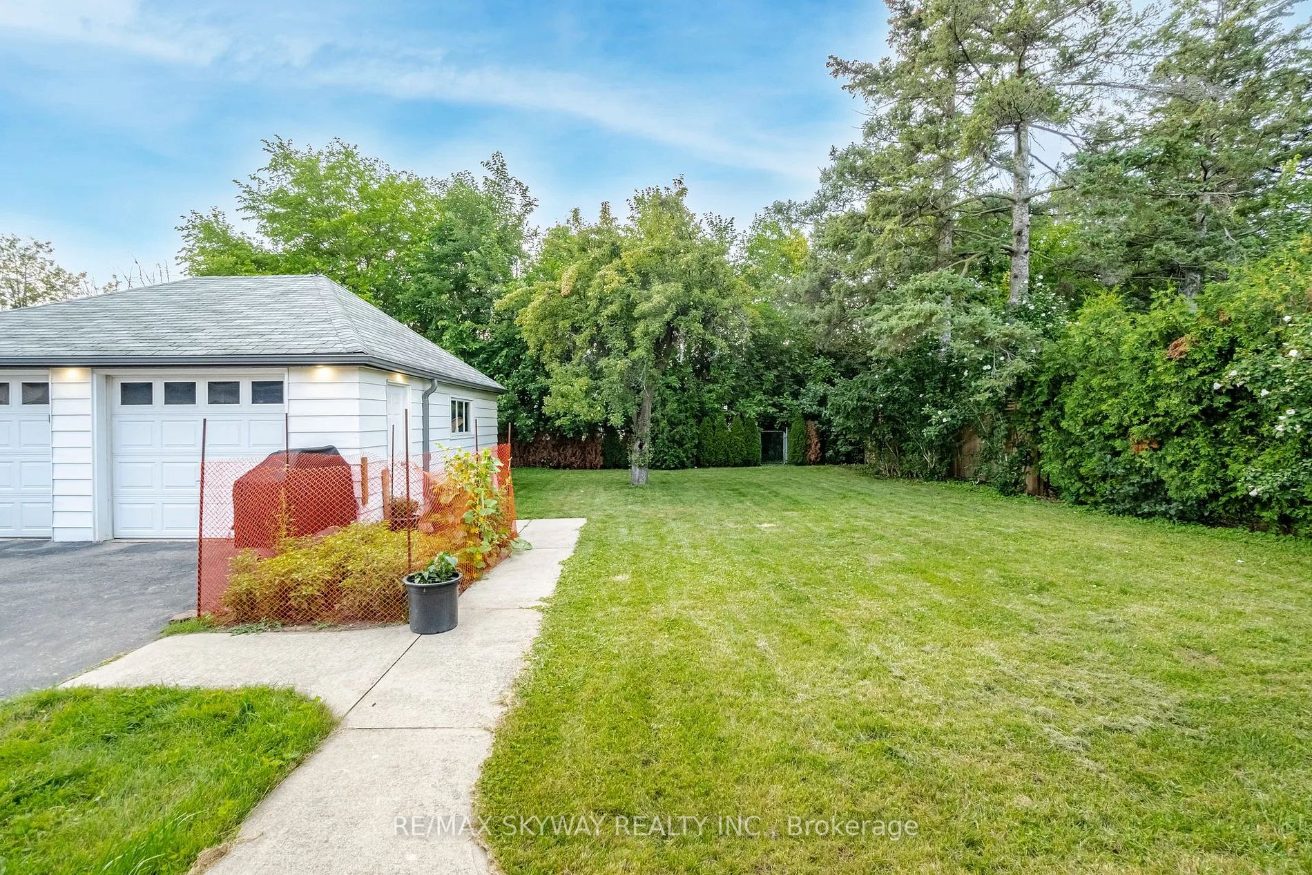 1111 Pinegrove Rd