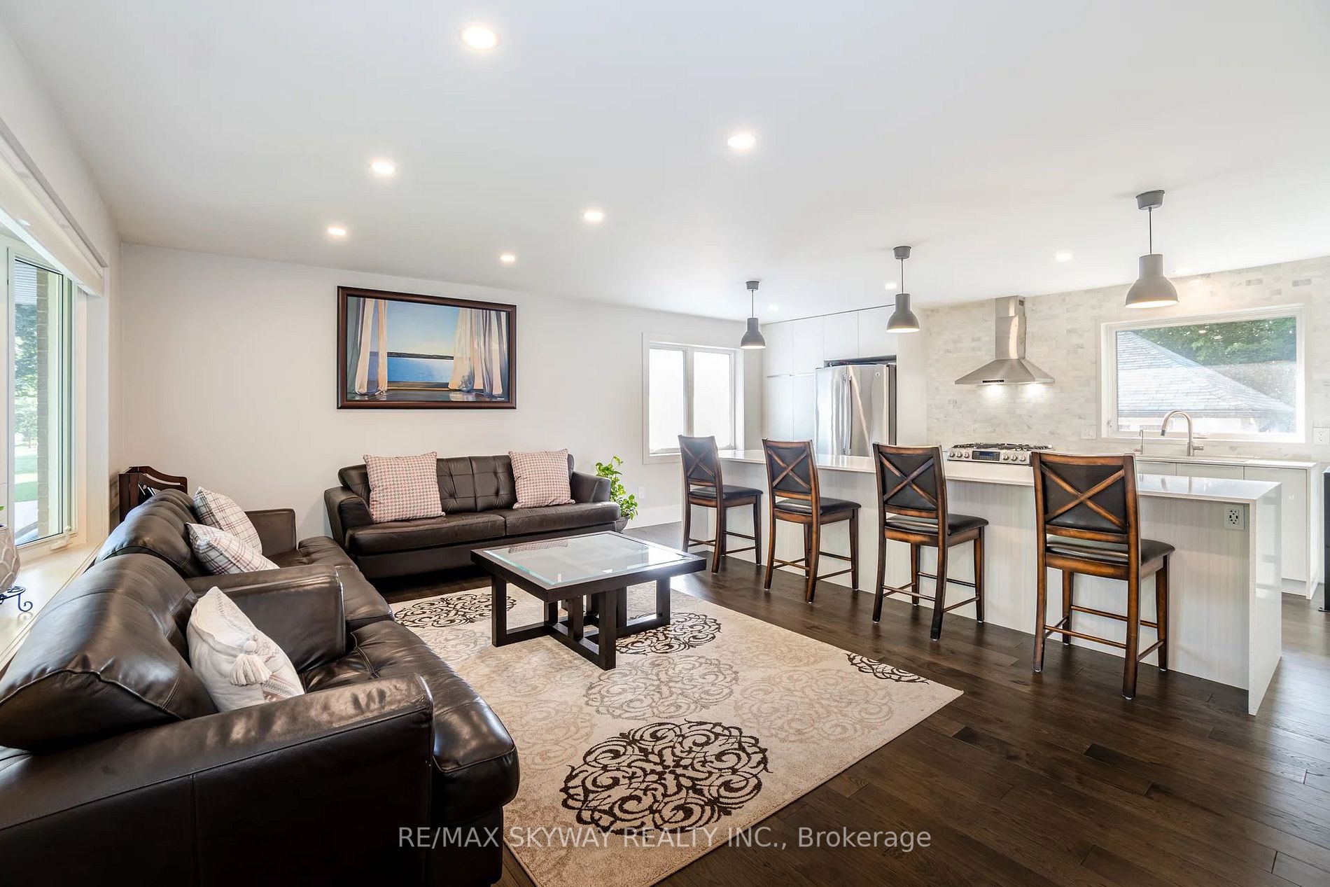 1111 Pinegrove Rd