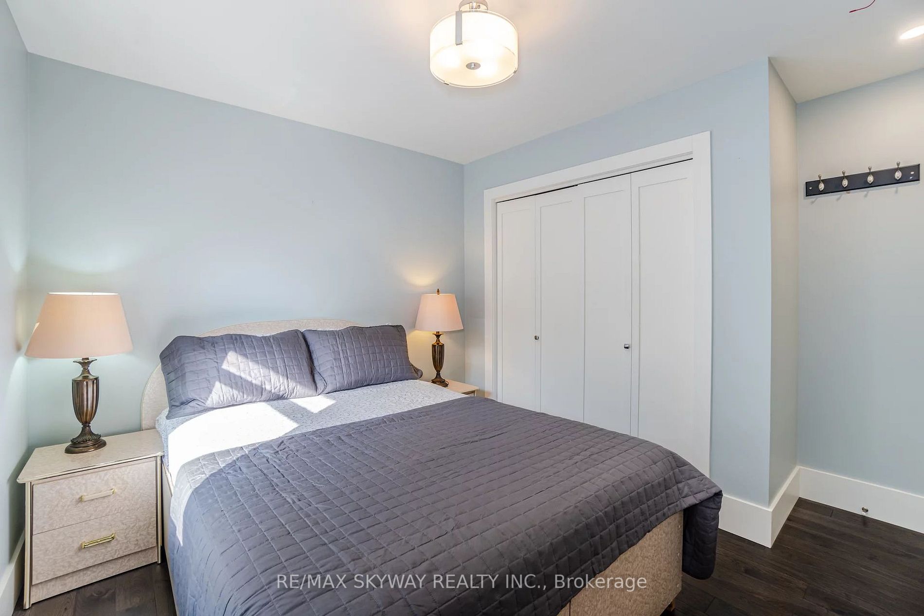 1111 Pinegrove Rd
