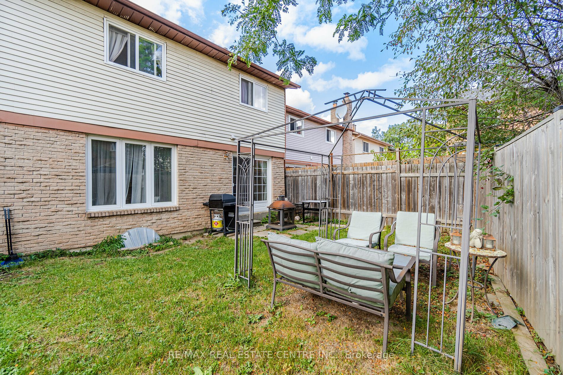 17 Wolverton Cres