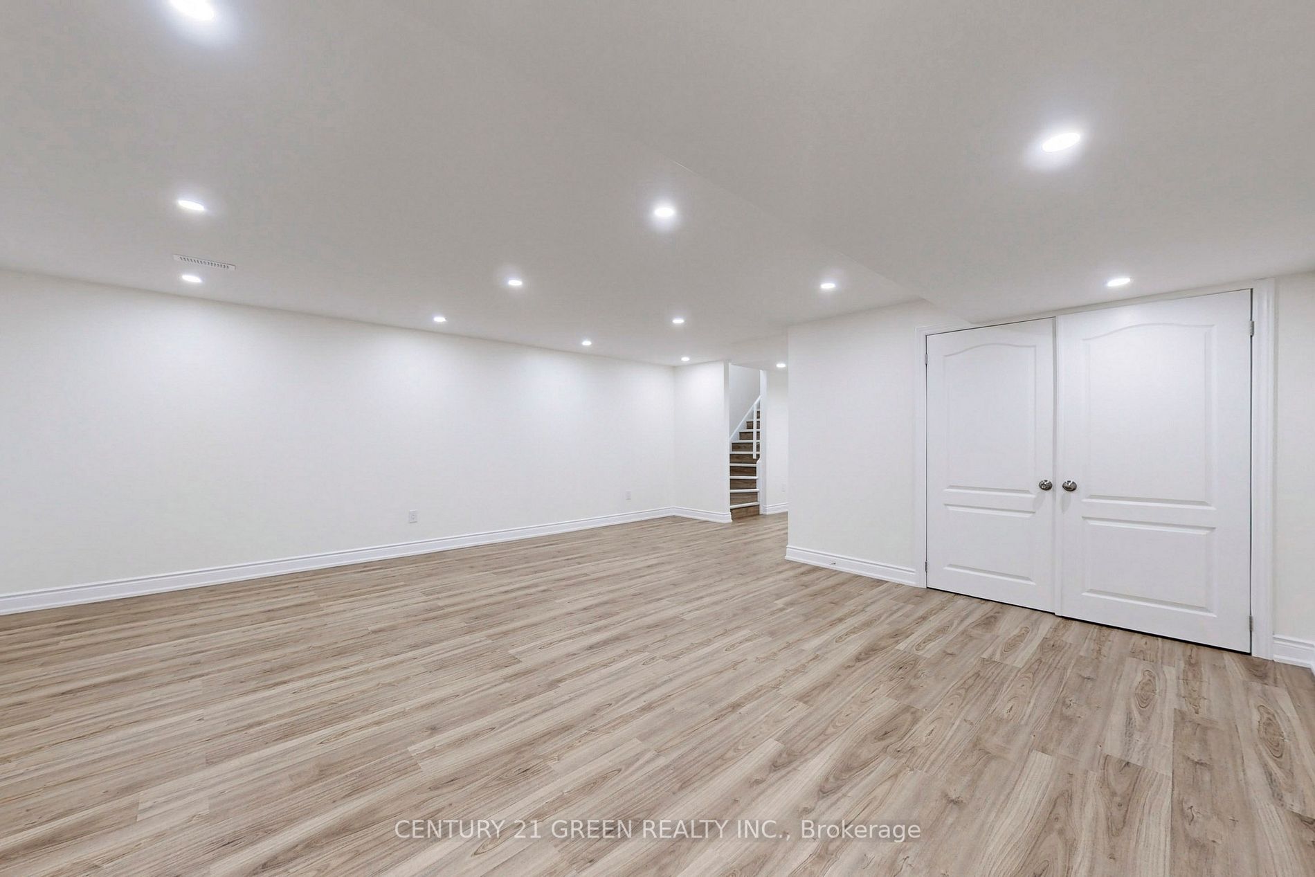 750 Farmstead Dr