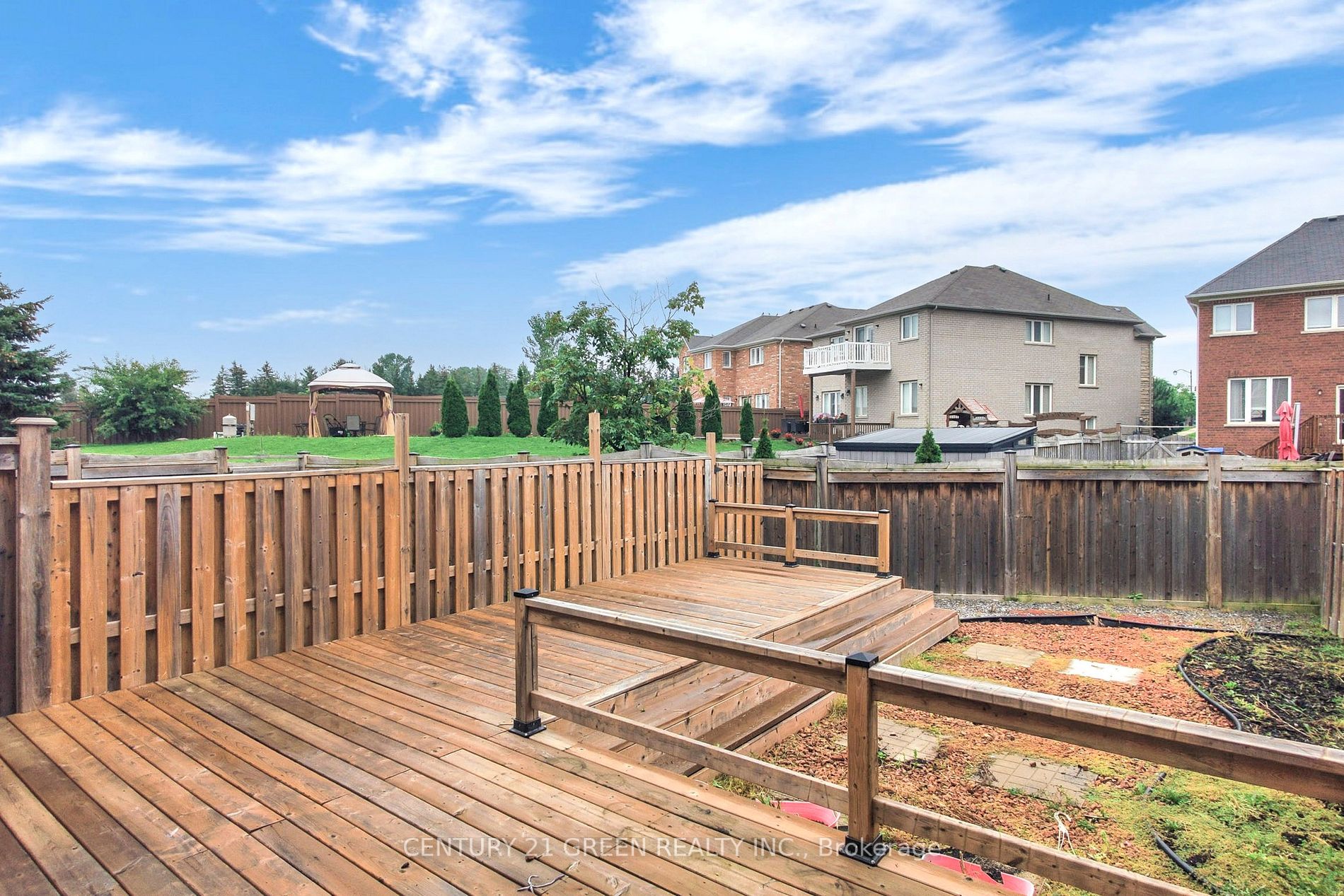 750 Farmstead Dr
