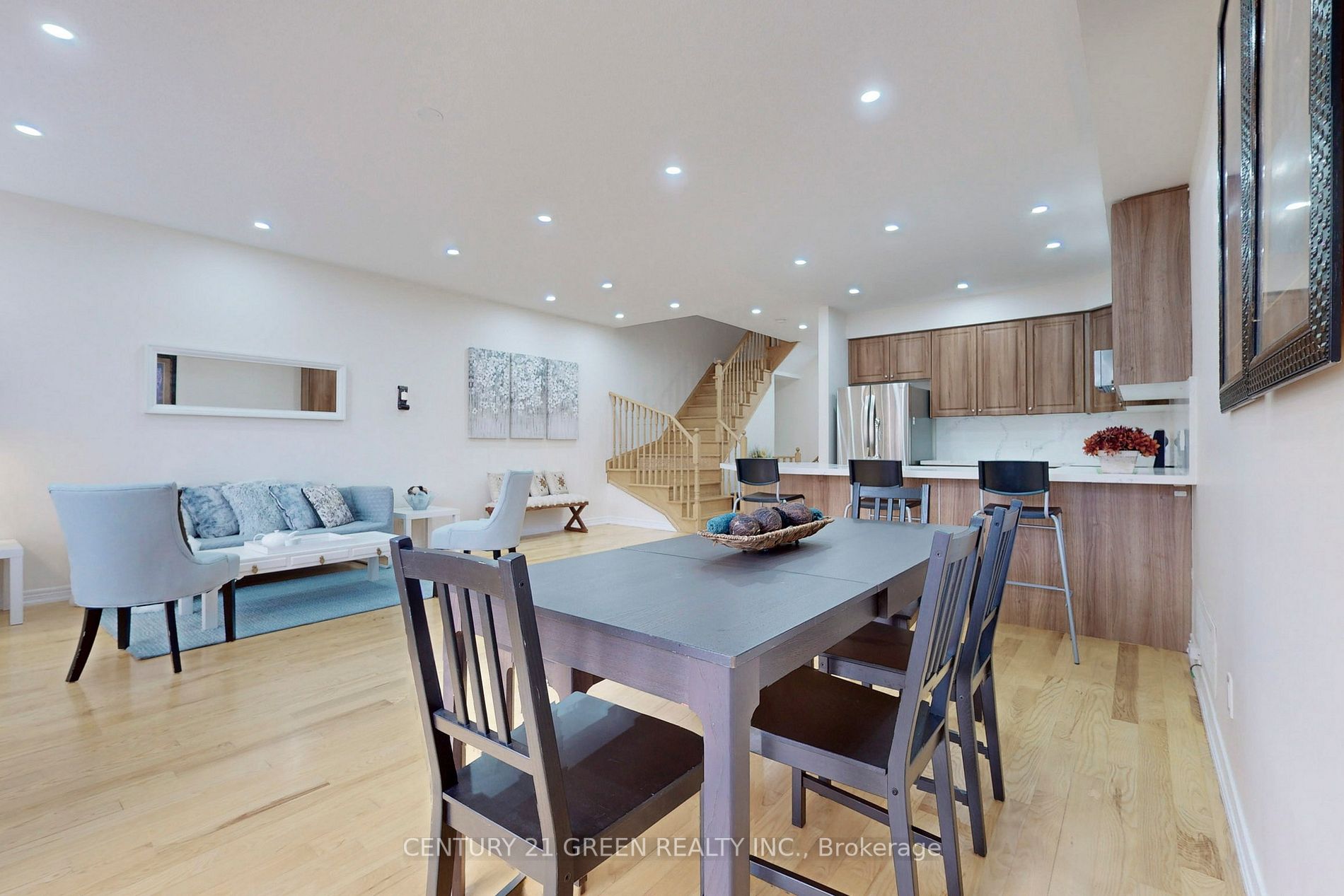 750 Farmstead Dr