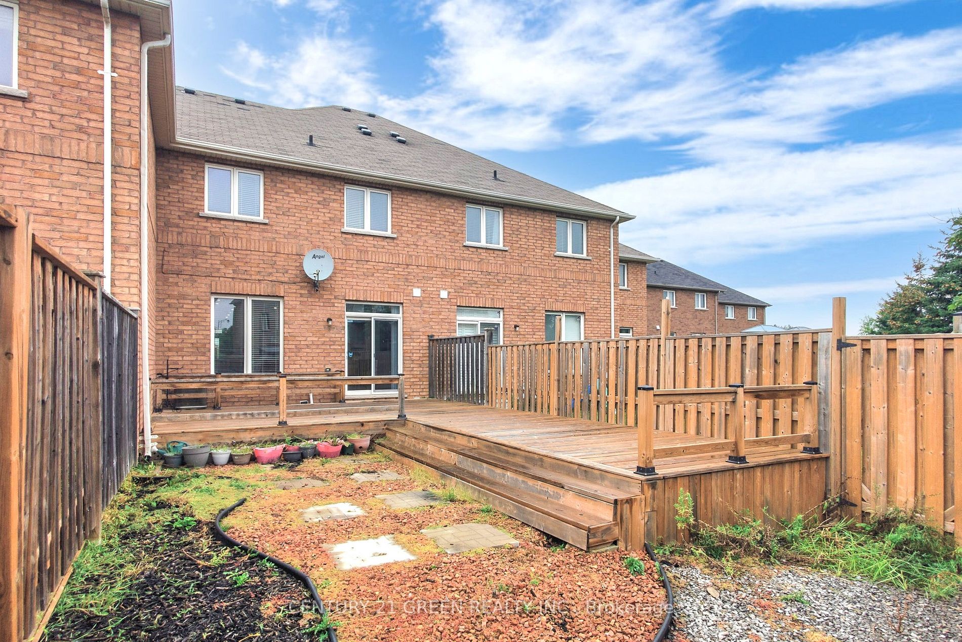 750 Farmstead Dr