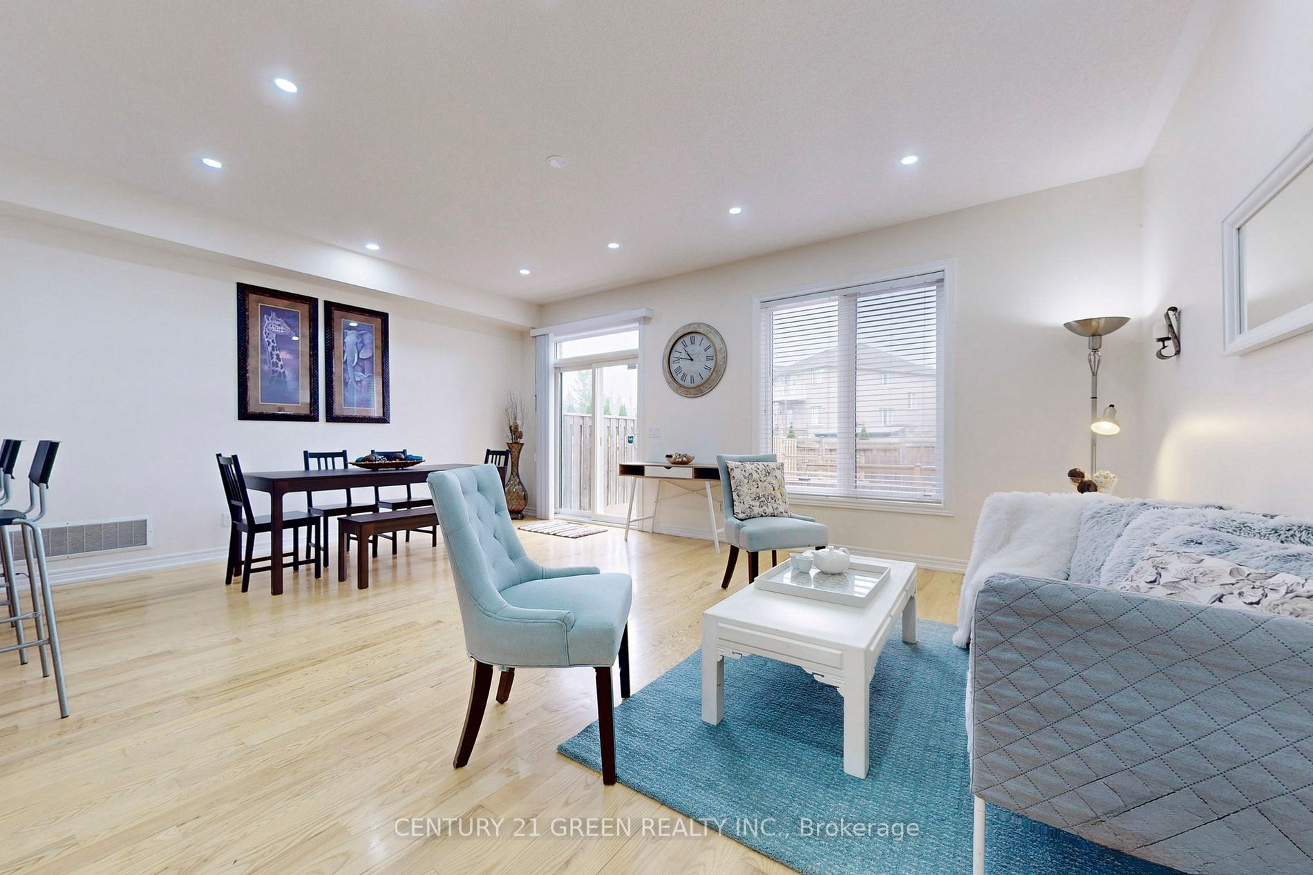 750 Farmstead Dr