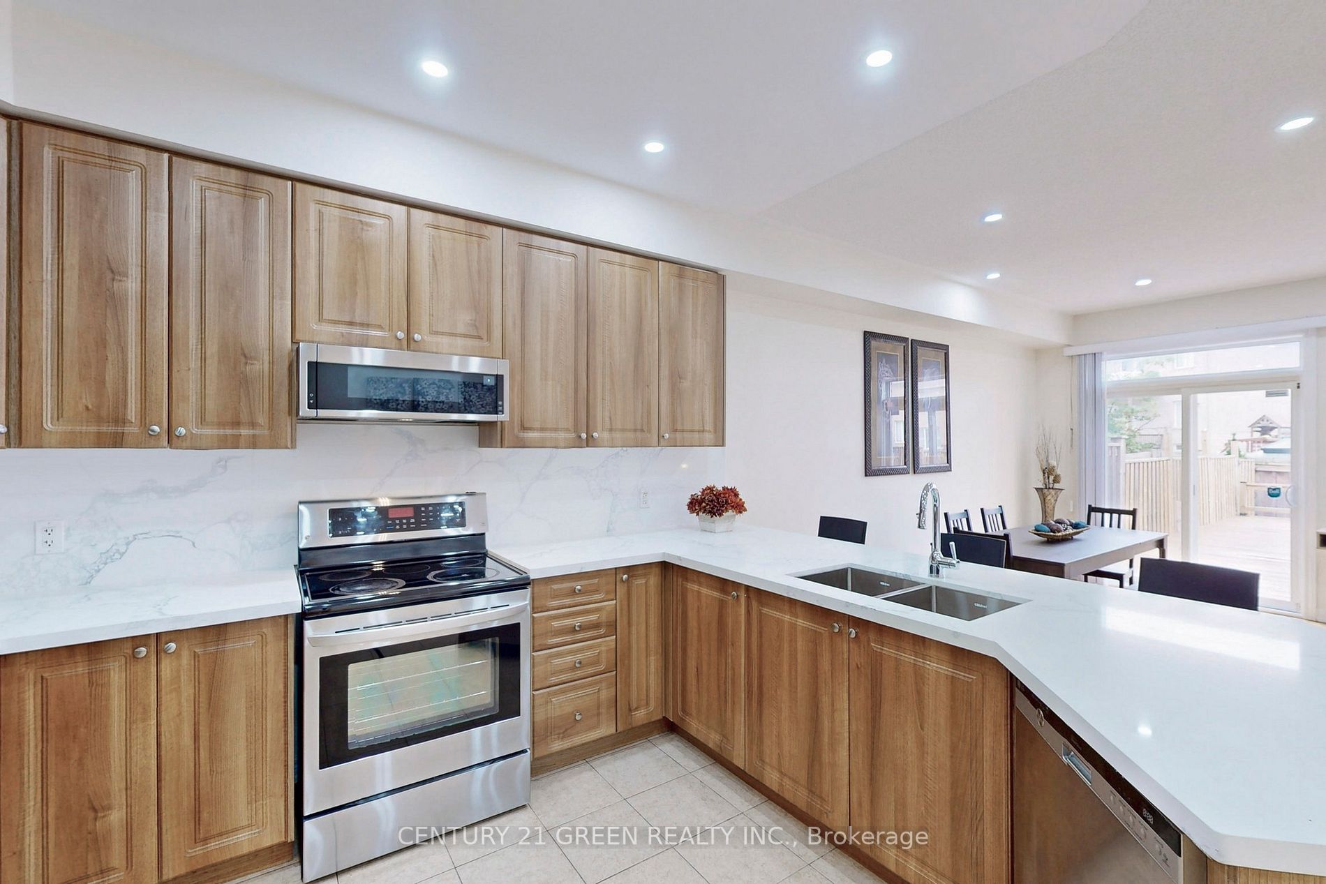 750 Farmstead Dr