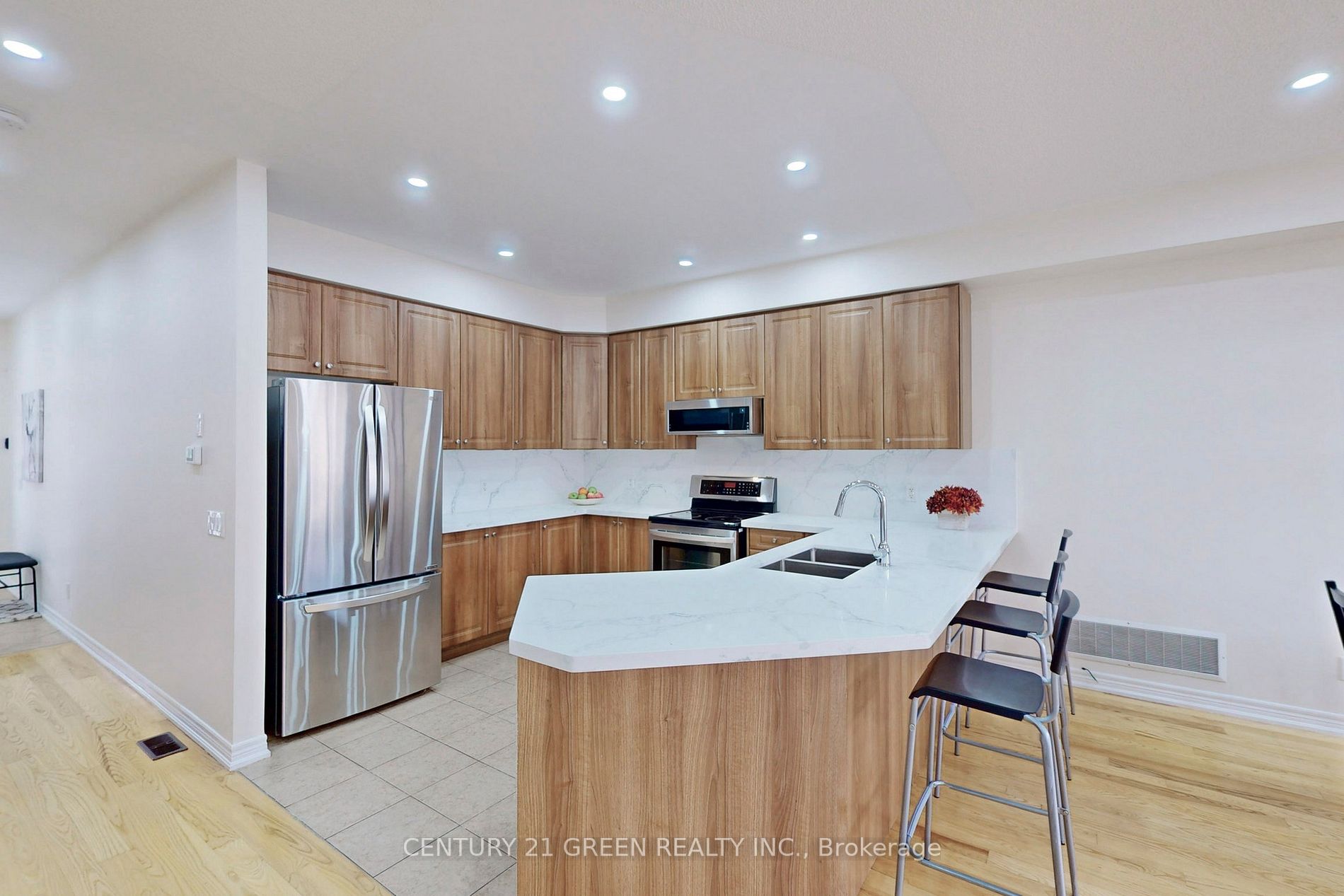 750 Farmstead Dr