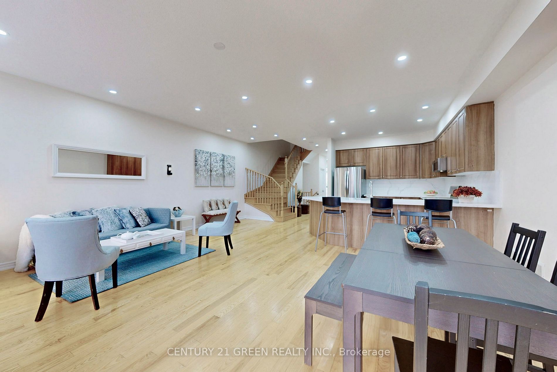 750 Farmstead Dr