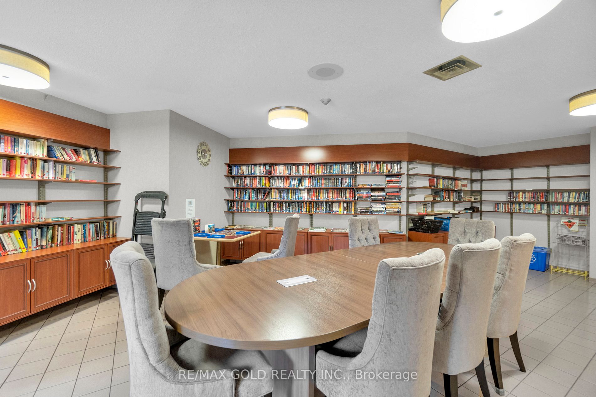 55 Kingsbridge Garden Circ, #613