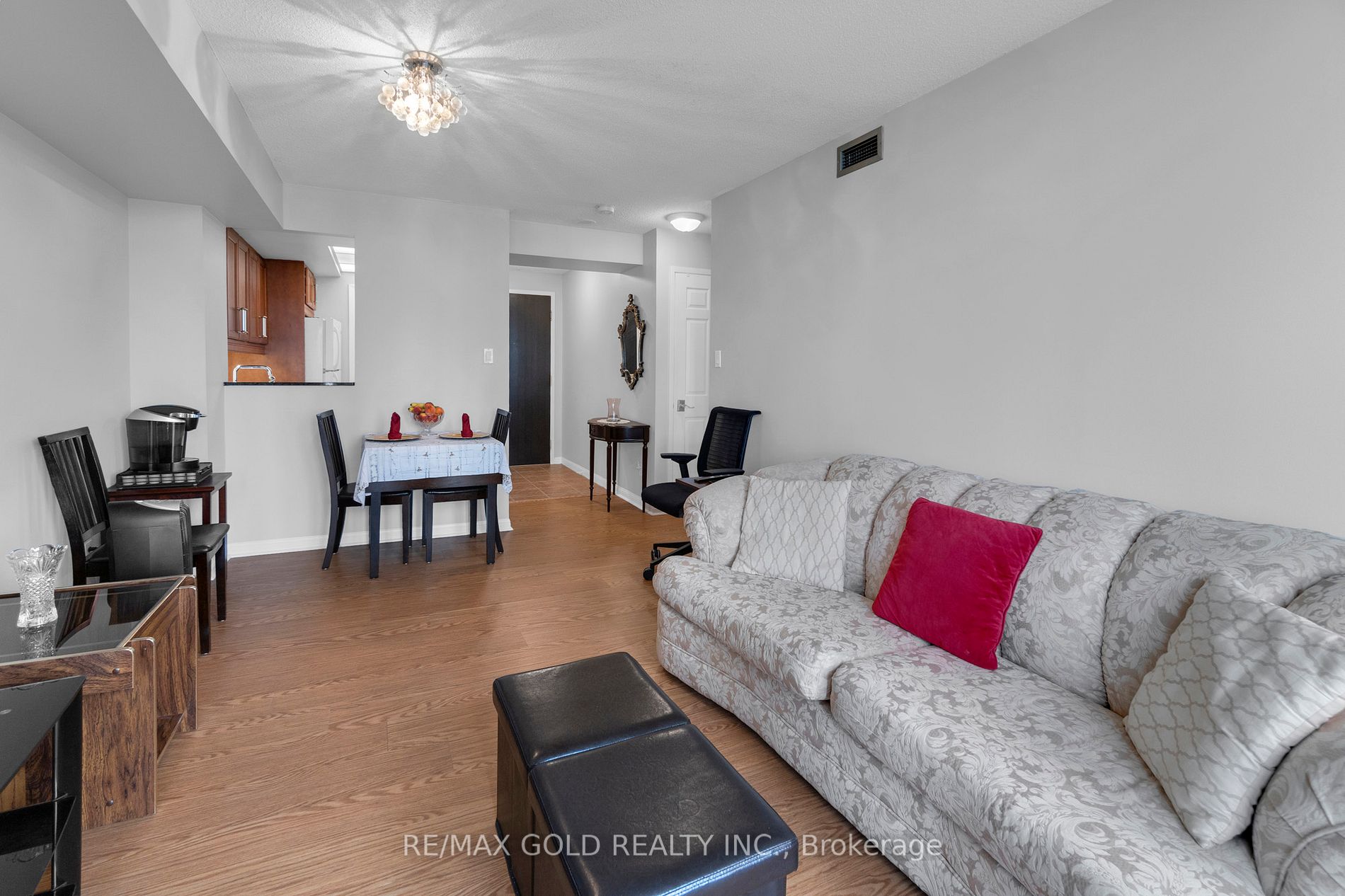 55 Kingsbridge Garden Circ, #613
