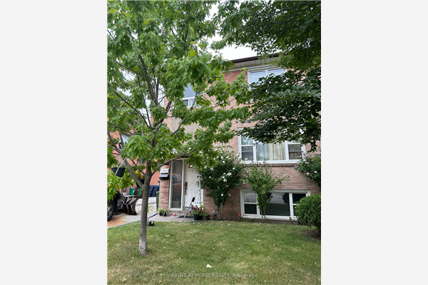 154 Edinborough Crt N, Toronto