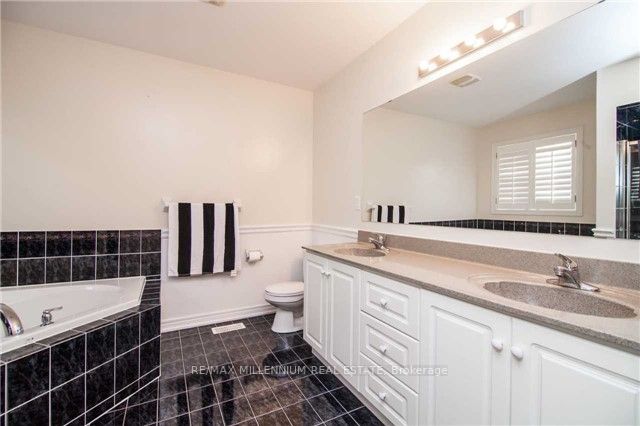 4 Mountland Rd