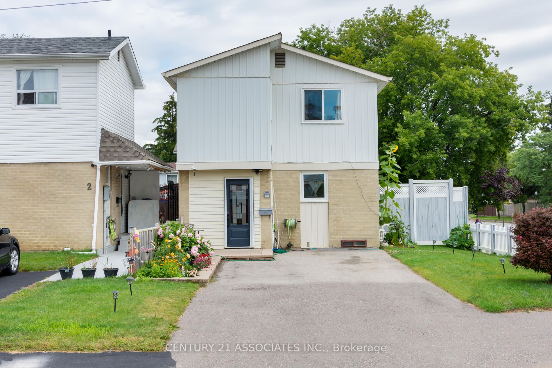 1 Hamlet Crt