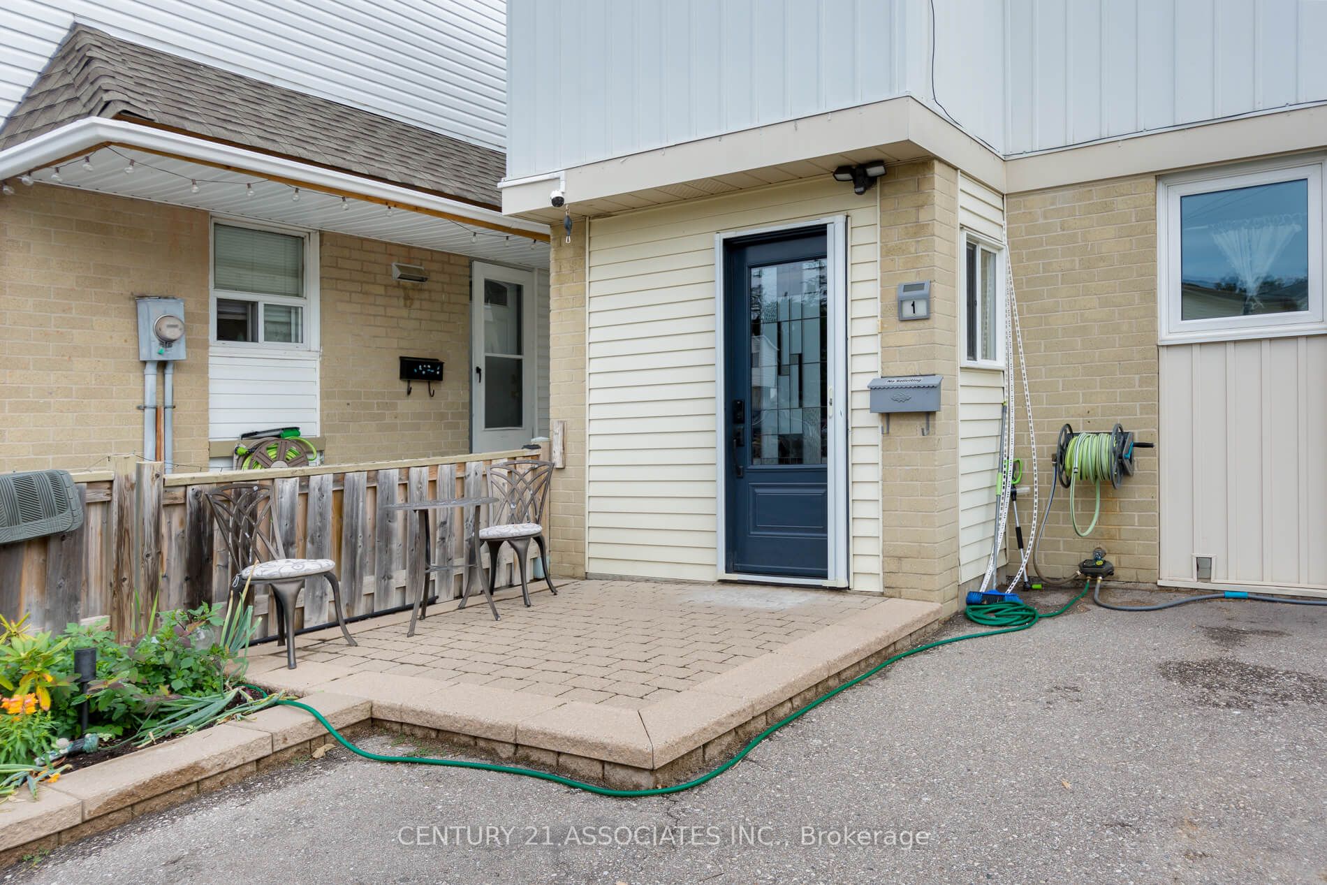 1 Hamlet Crt