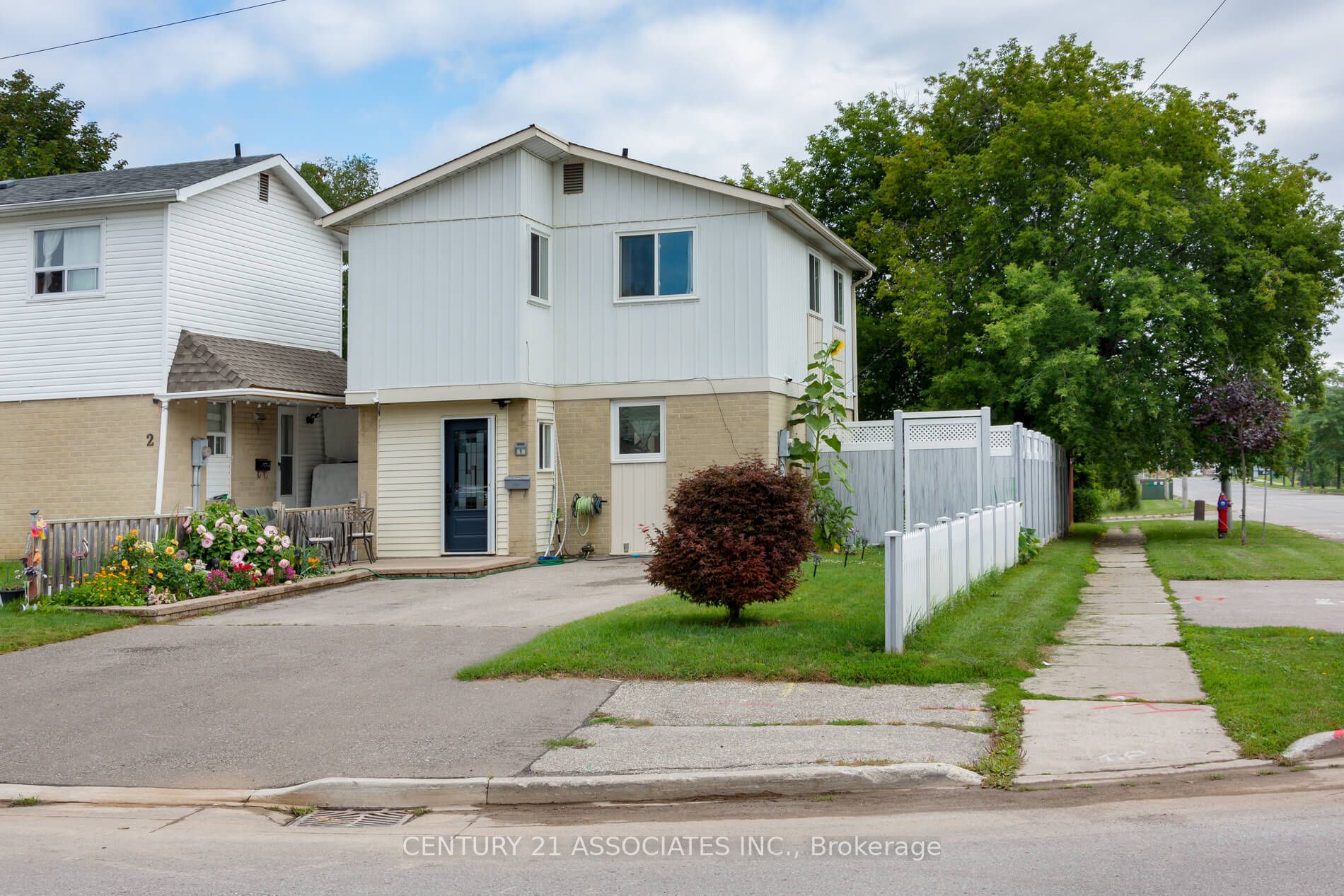 1 Hamlet Crt