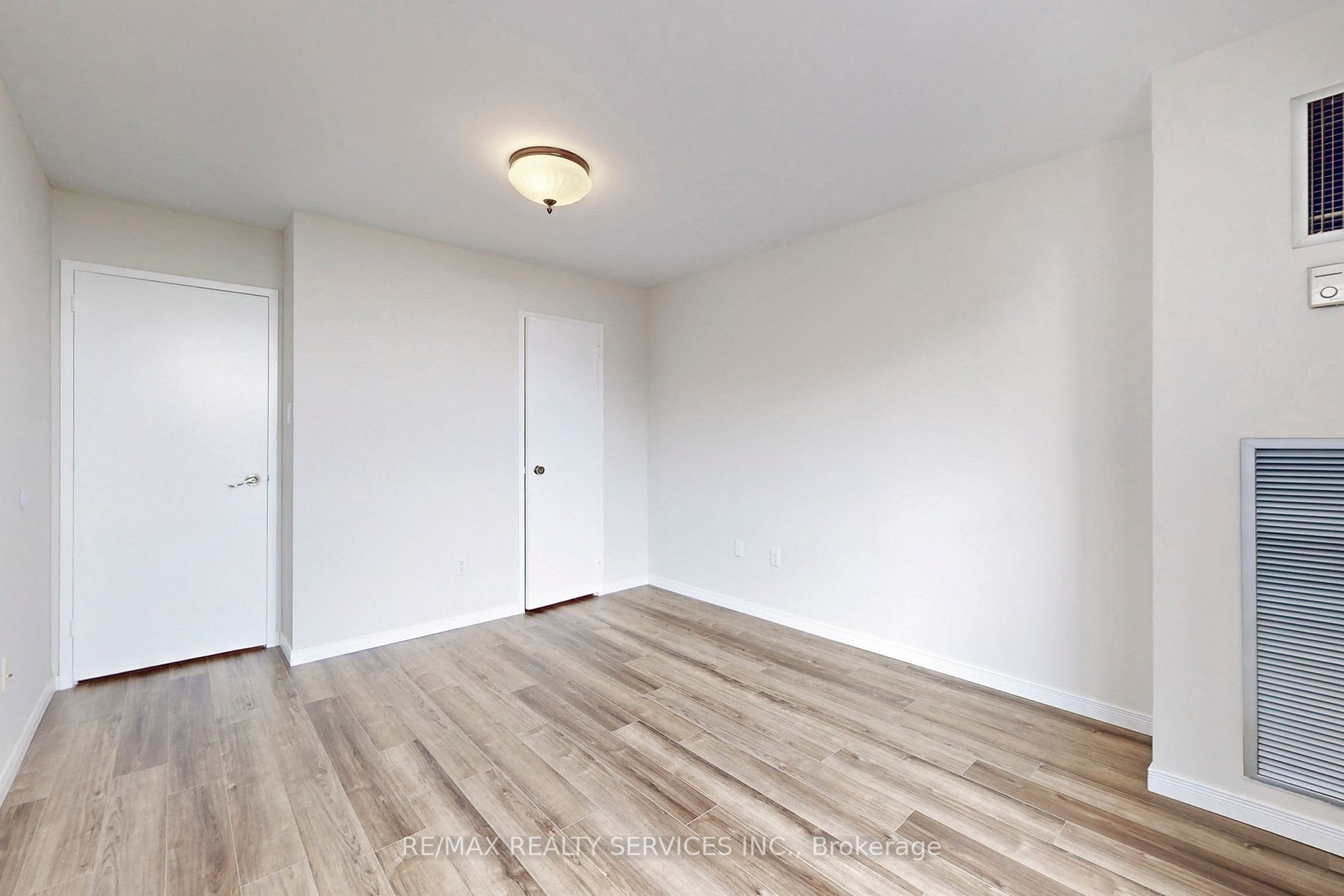 15 Kensington Rd, #1407