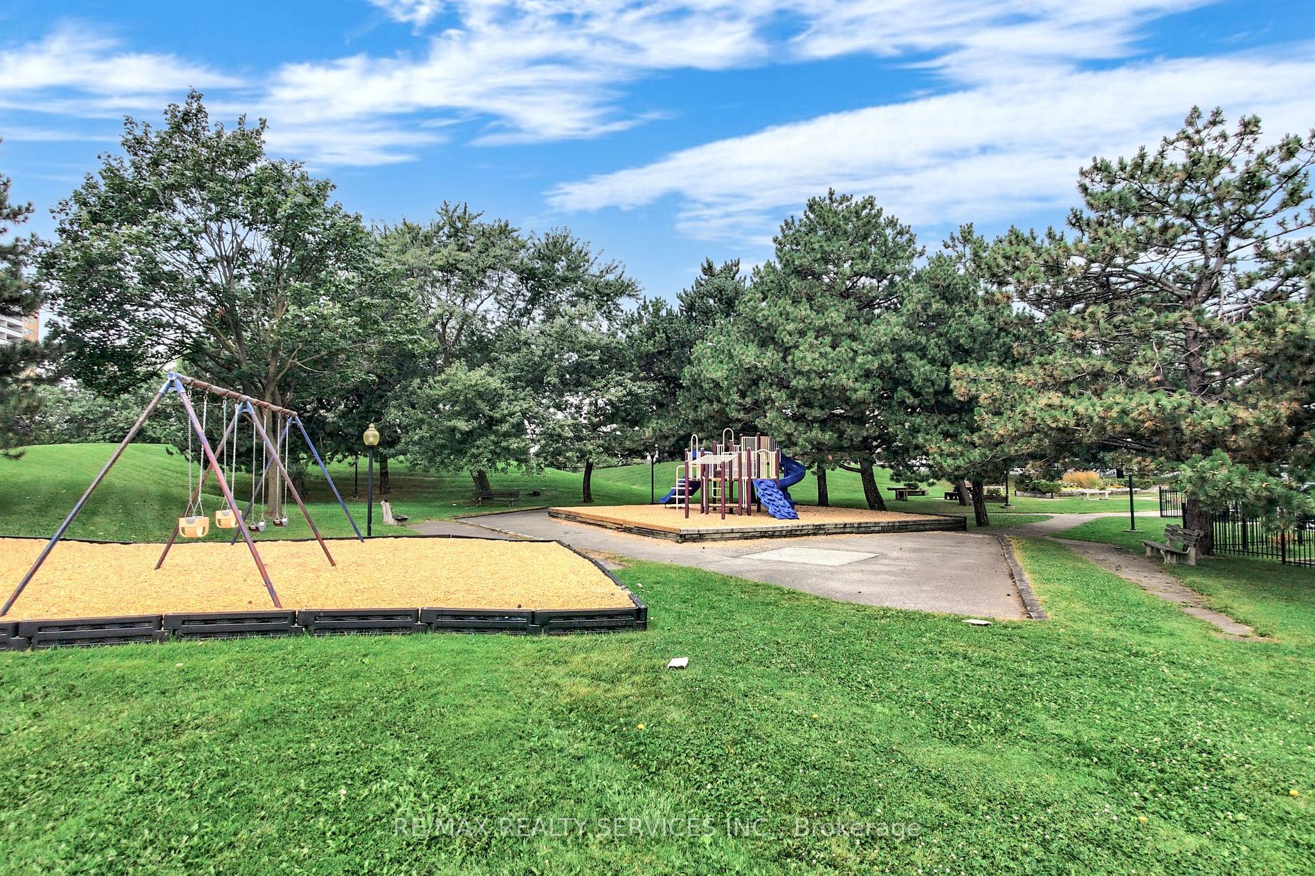 15 Kensington Rd, #1407