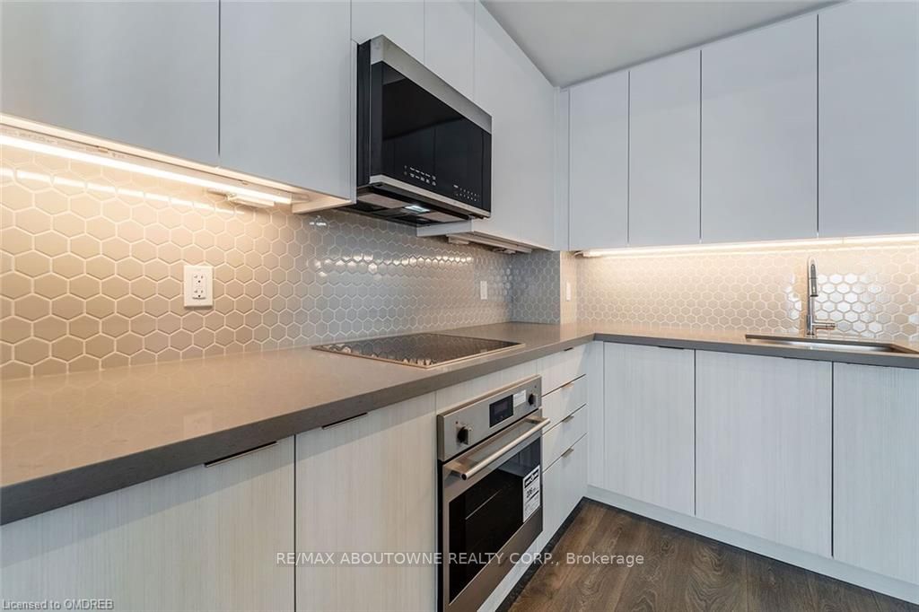 297 Oak Walk Dr, #808