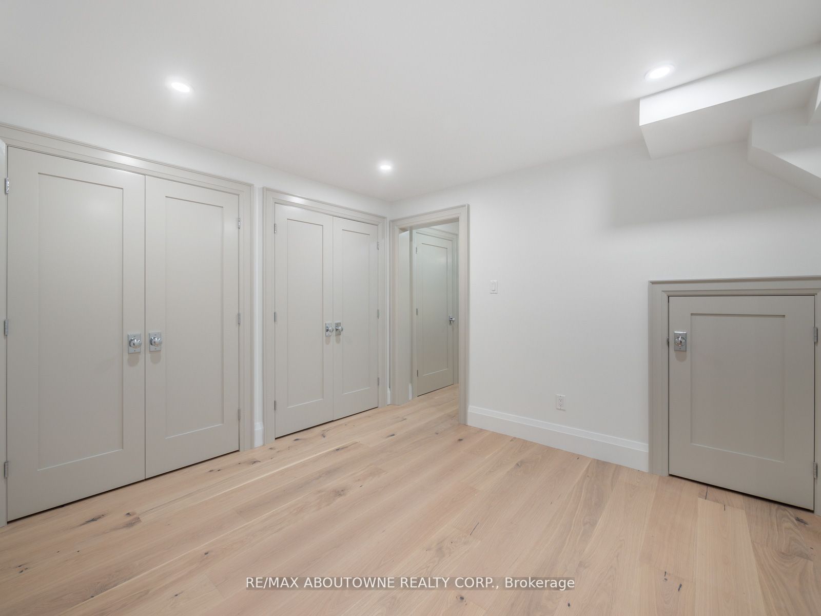 33 Harbourside Court