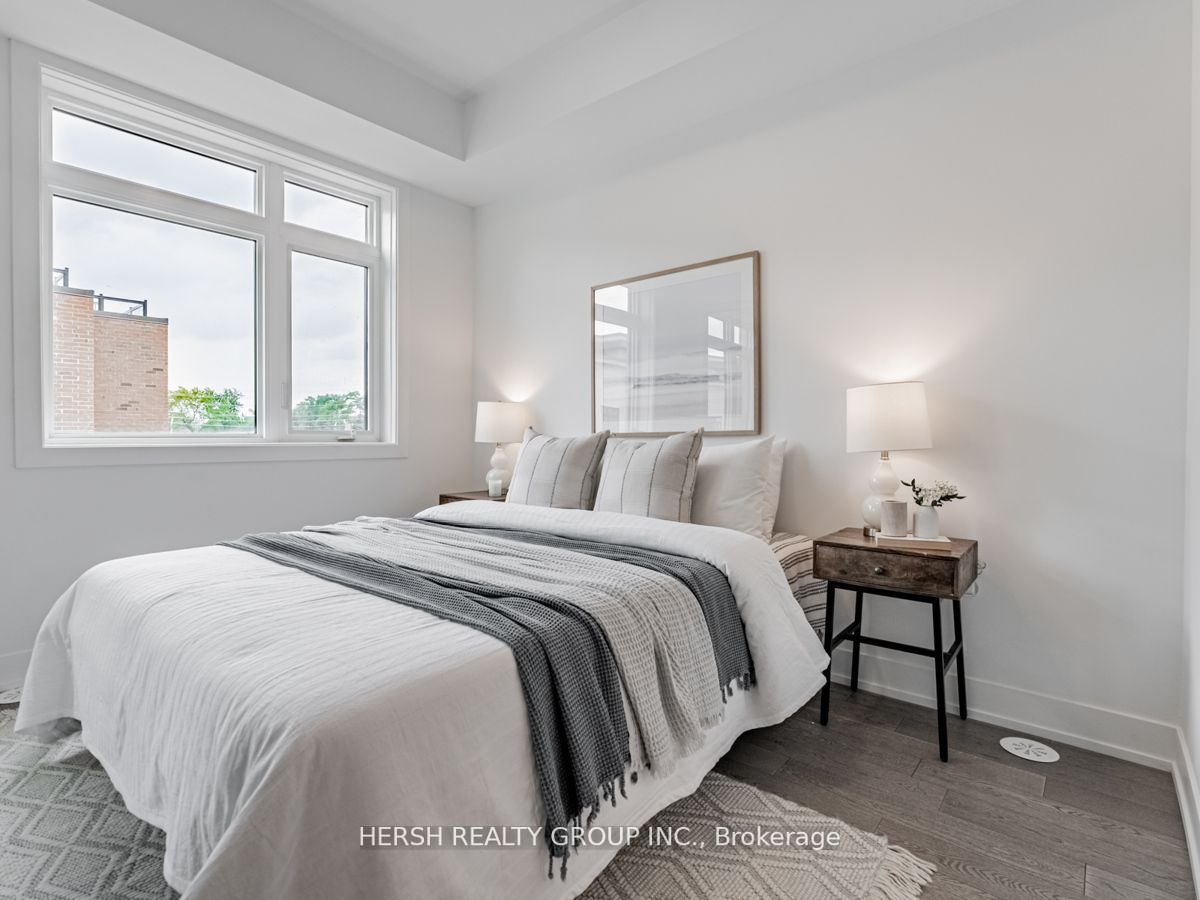 1095 Douglas Mccurdy Comm, #256