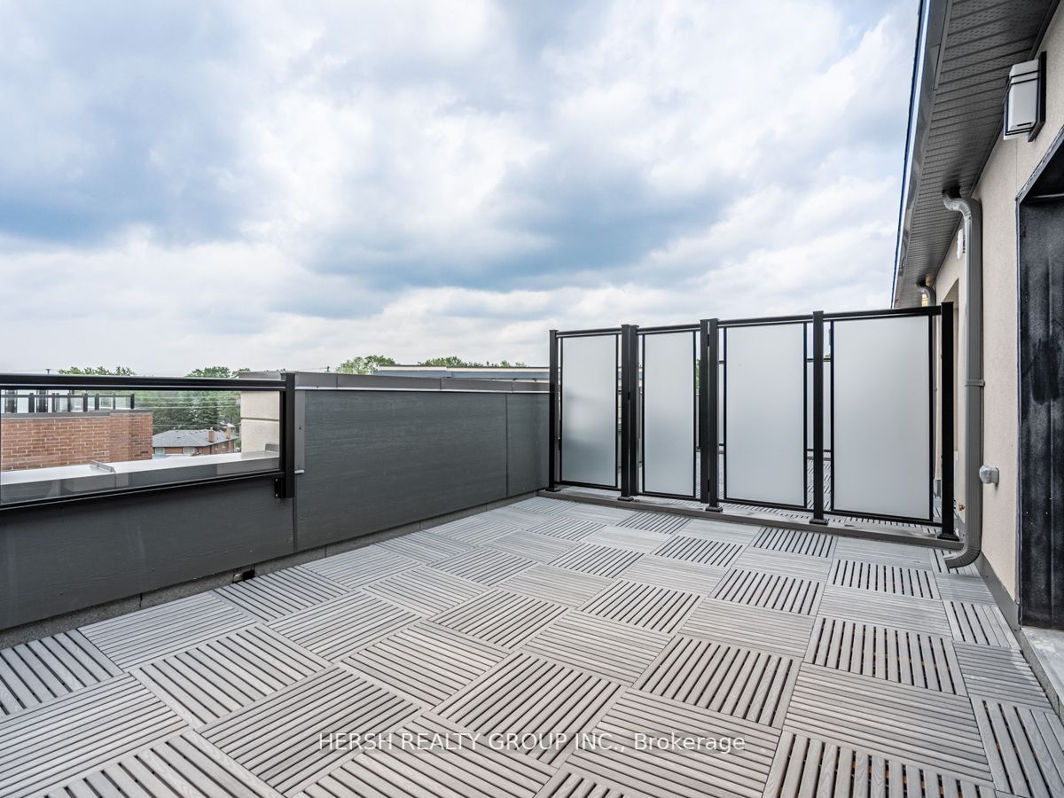 1095 Douglas Mccurdy Comm, #256