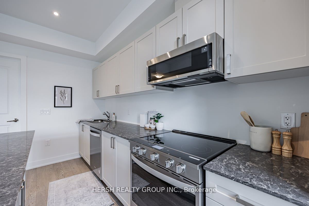 1095 Douglas Mccurdy Comm, #256
