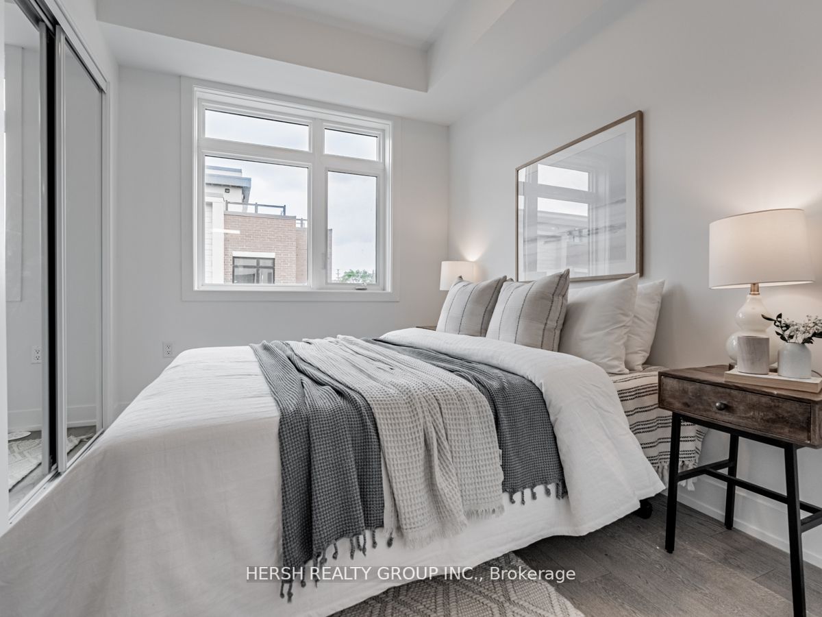 1095 Douglas Mccurdy Comm, #256