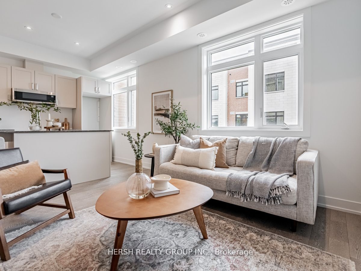 1095 Douglas Mccurdy Comm, #256