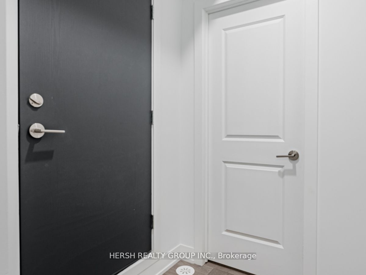 1095 Douglas Mccurdy Comm, #256