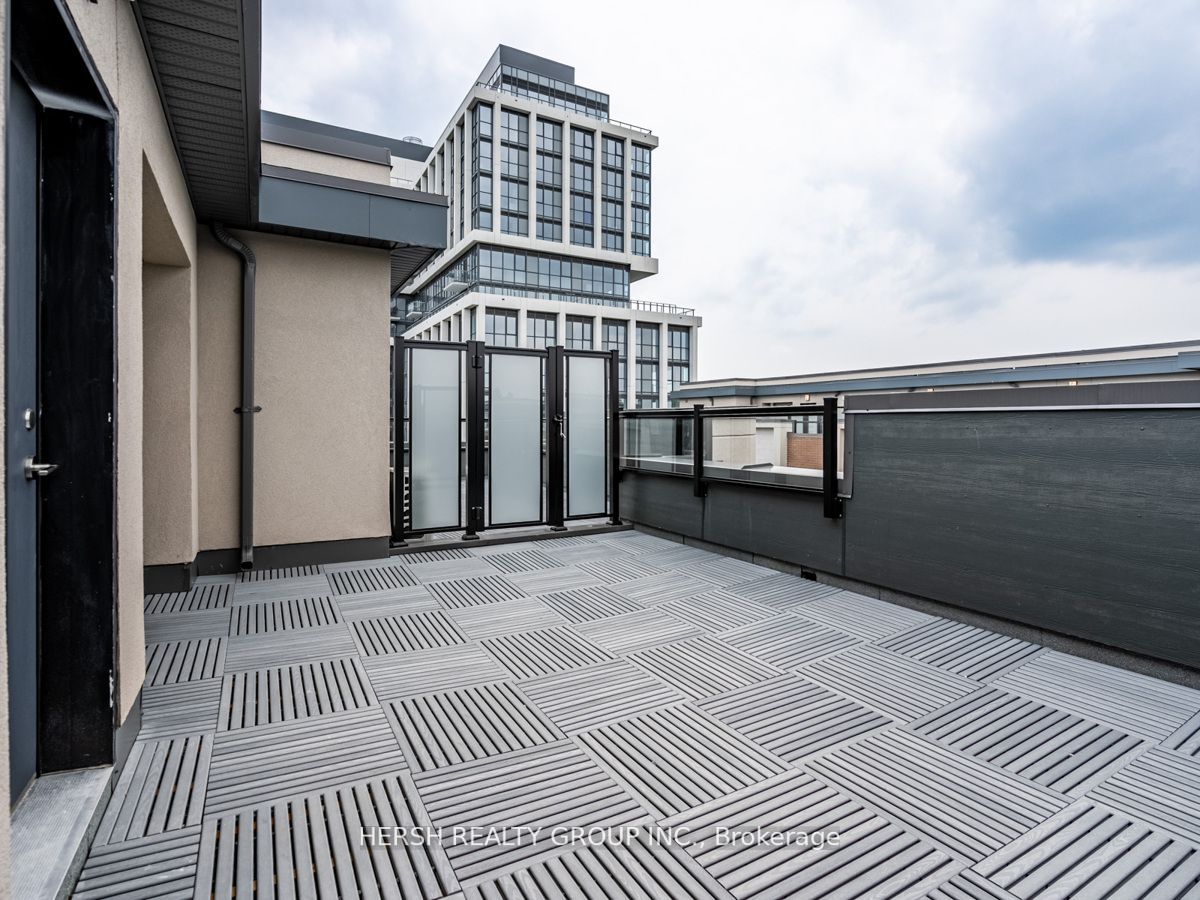1095 Douglas Mccurdy Comm, #256