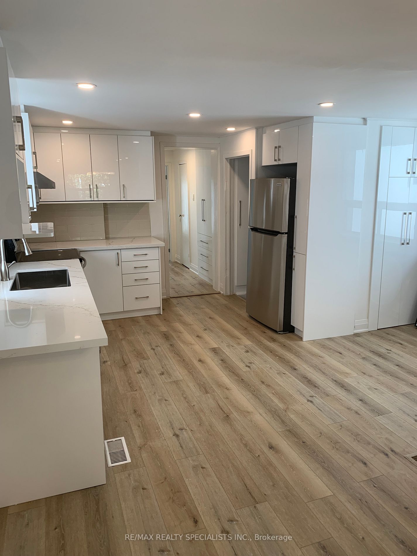 133 LAKE Crescent