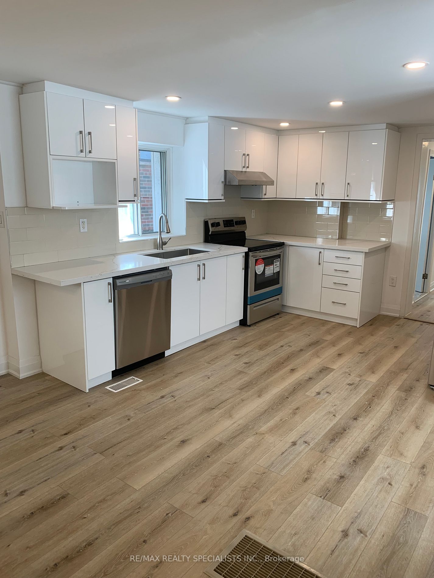 133 LAKE Crescent